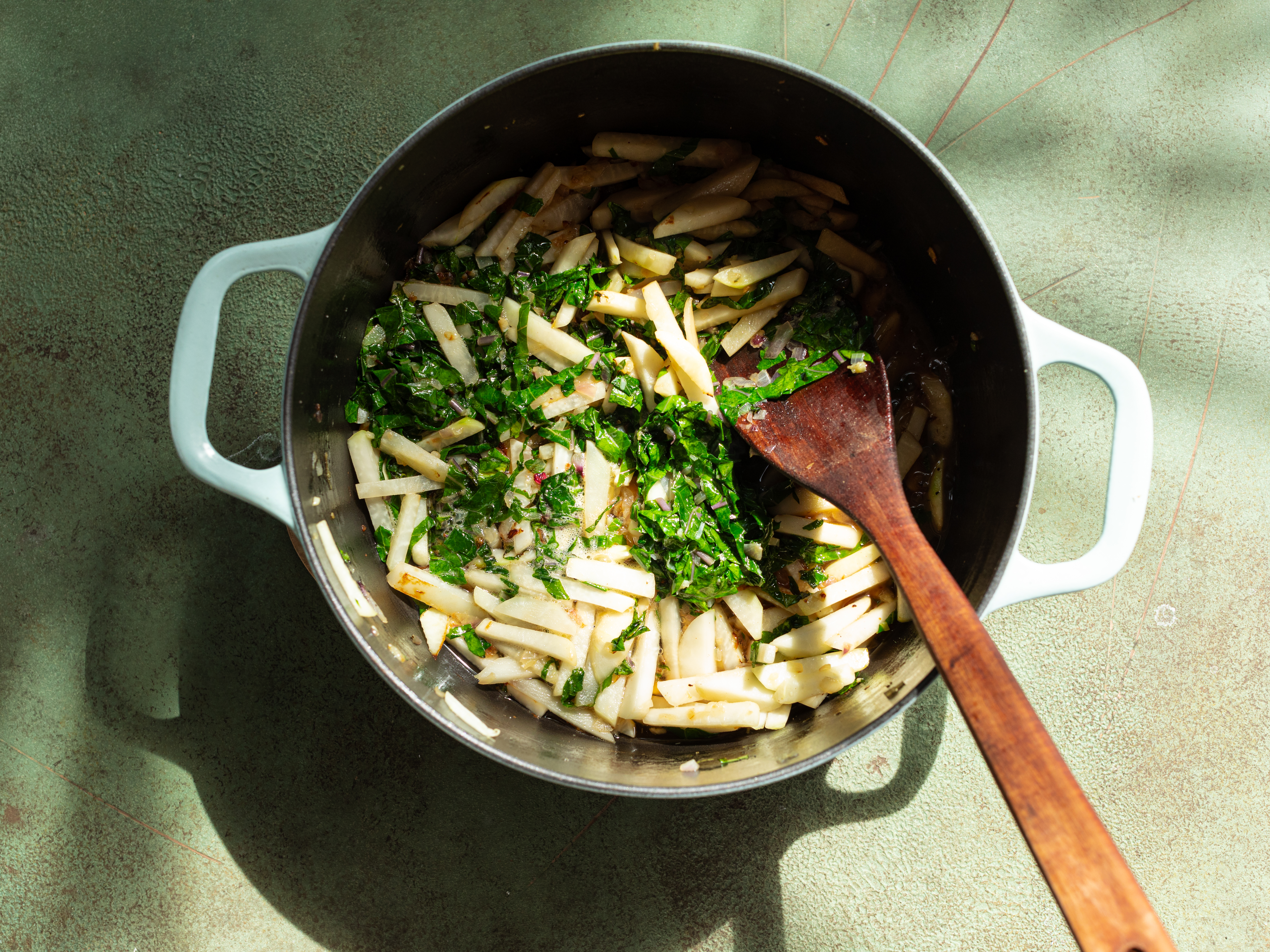 Schritt 2: Zubereitung der Sauce für Kohlrabi Pasta 