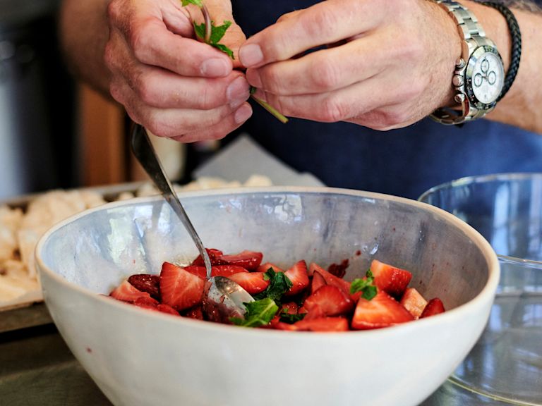 Schritt 4: Erdbeeren marinieren für Eton Mess Schritt 4: Erdbeeren marinieren für Eton Mess