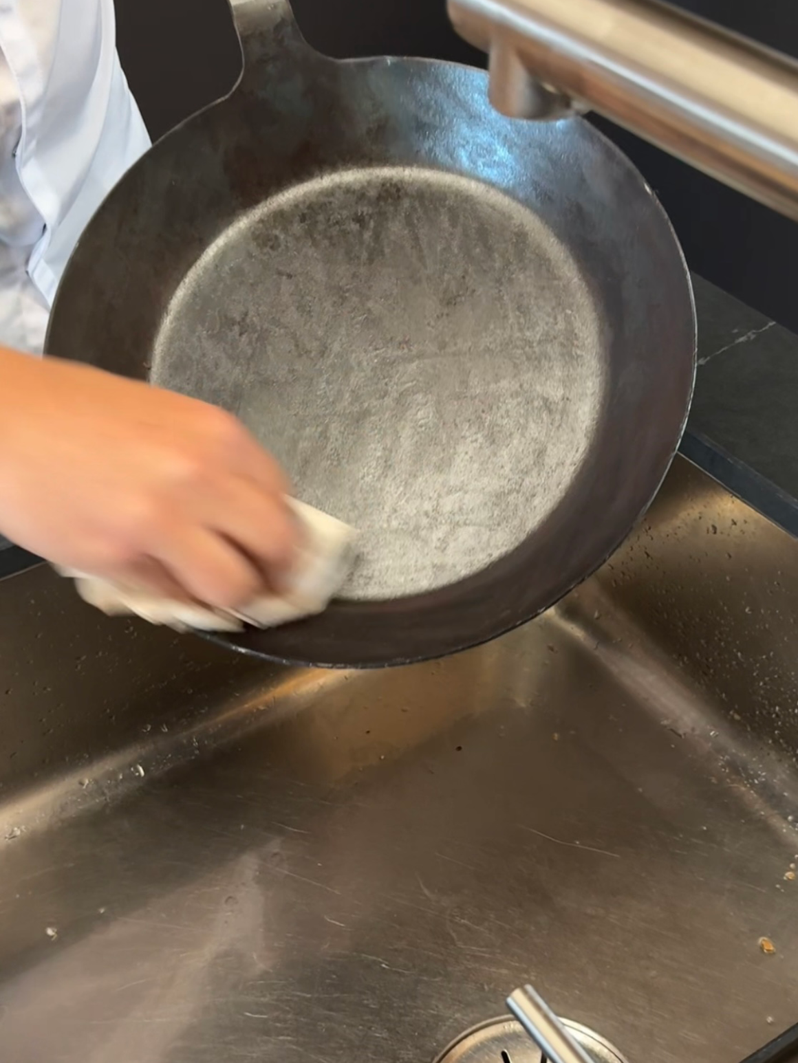 Eisenpfanne Turk Pflege 1160x1546 px