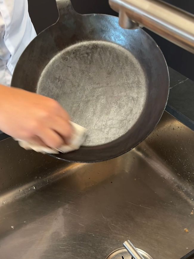 Eisenpfanne Turk Pflege 1160x1546 px Eisenpfanne Turk Pflege 1160x1546 px