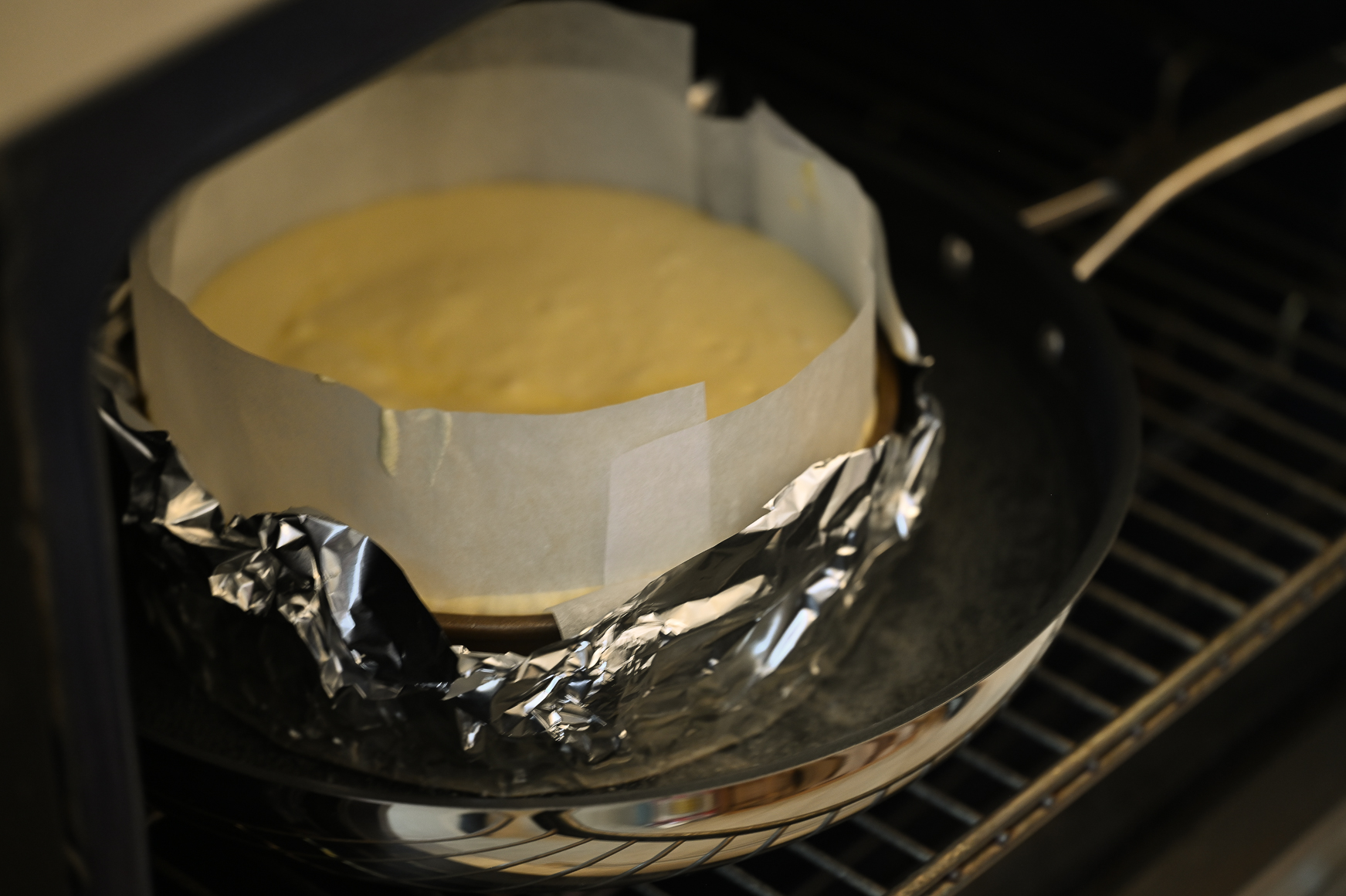 Schritt 3: Cakeform für Japanischen Cheesecake vorbereiten, befüllen