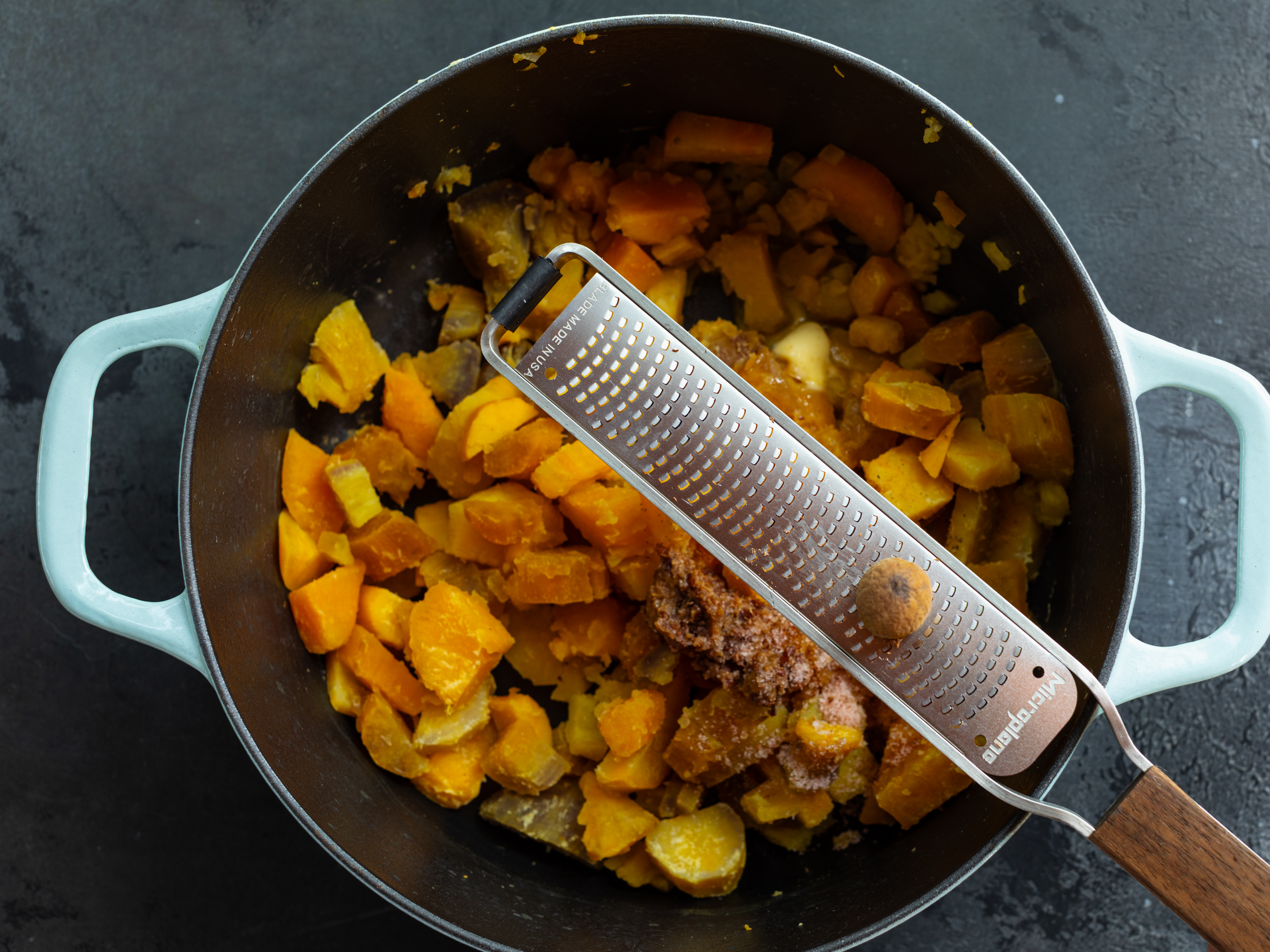 Schritt 1: Süsskartoffel für Miso-Süsskartoffel Püree vorbereiten und kochen  