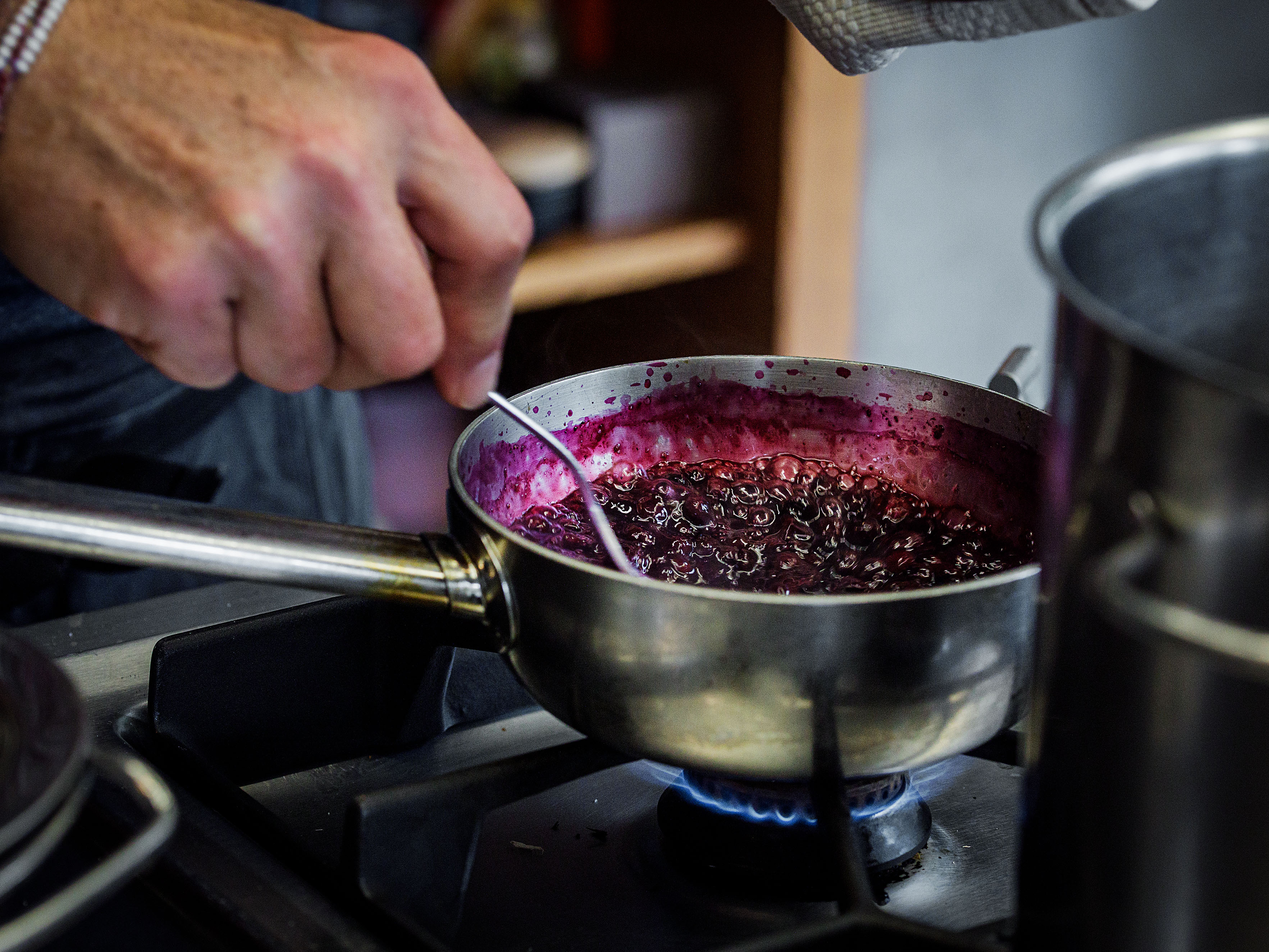 Schritt 3:  Füllung für den Heidelbeerkuchen zubereiten 