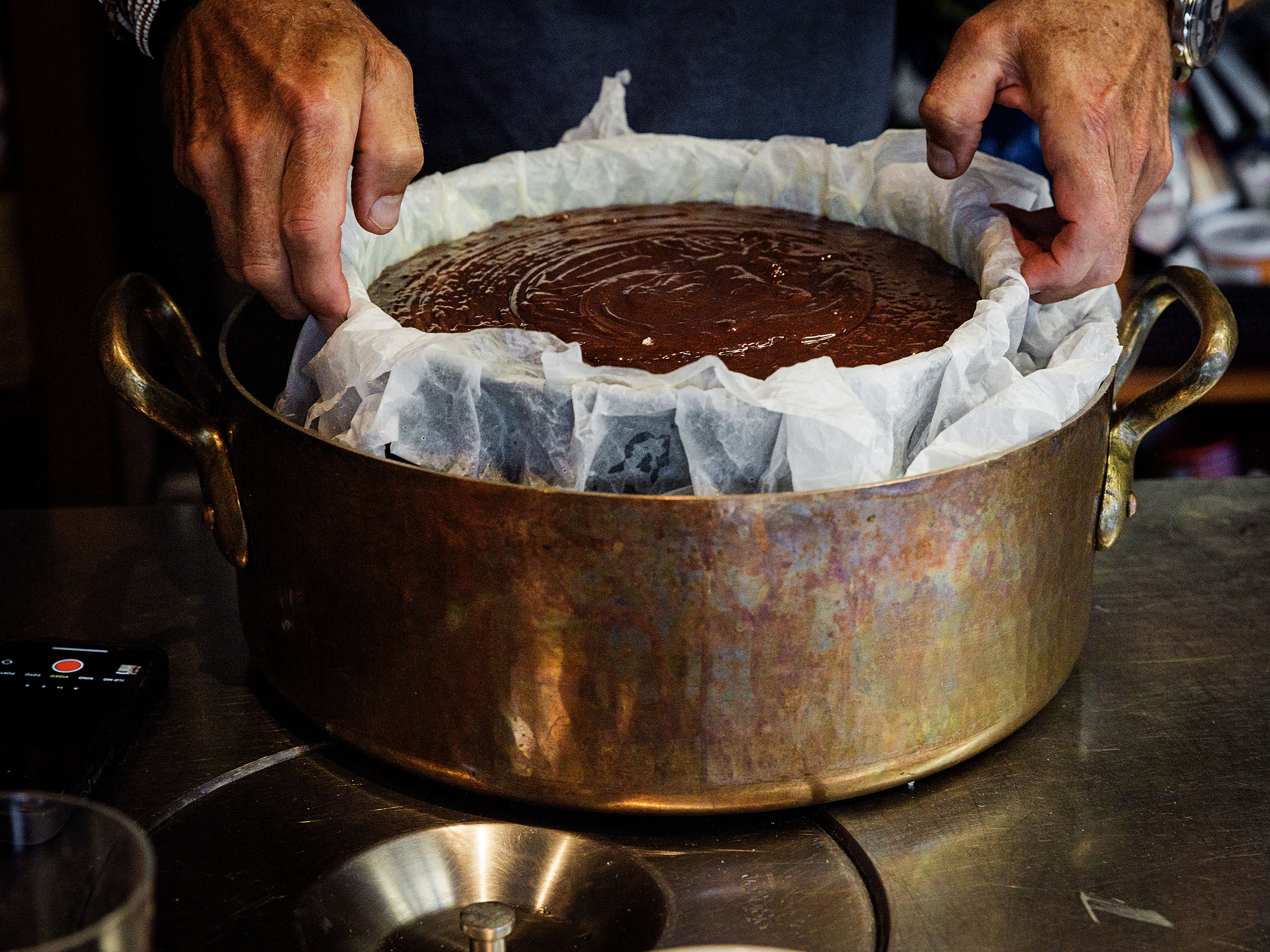 Schritt 3: Zuckersirup zubereiten und Teig für Schokoladenkuchen Nemesis fertigstellen 