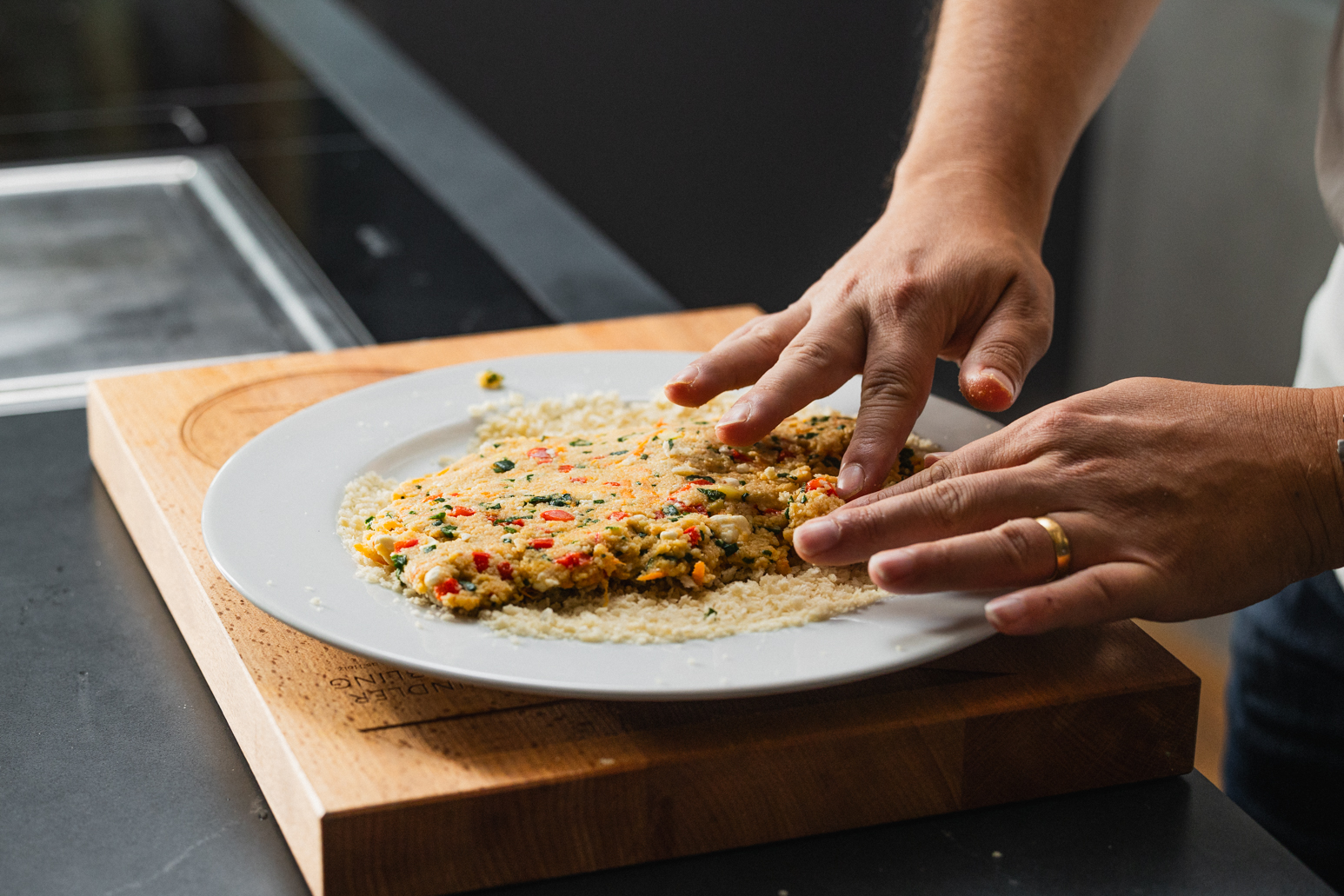 Schritt 4: Schnitzel formen und panieren