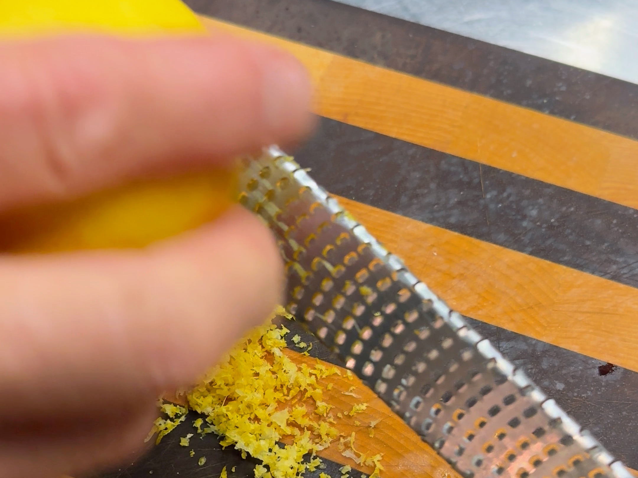 Schritt 1: Zitronen für Pasta mit Meyer Zitrone  auspressen