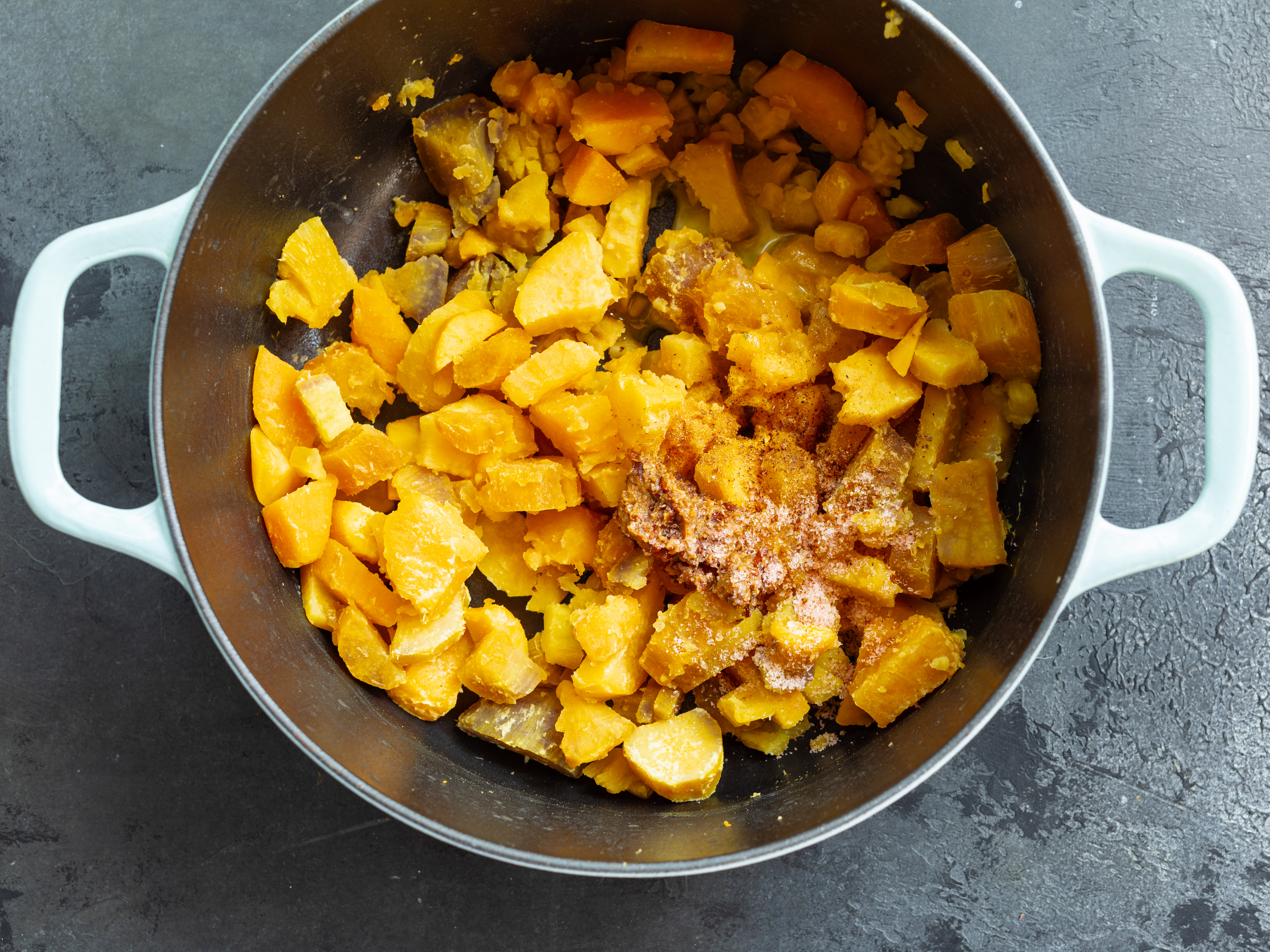 Schritt 1: Süsskartoffel für Miso-Süsskartoffel Püree vorbereiten und kochen  