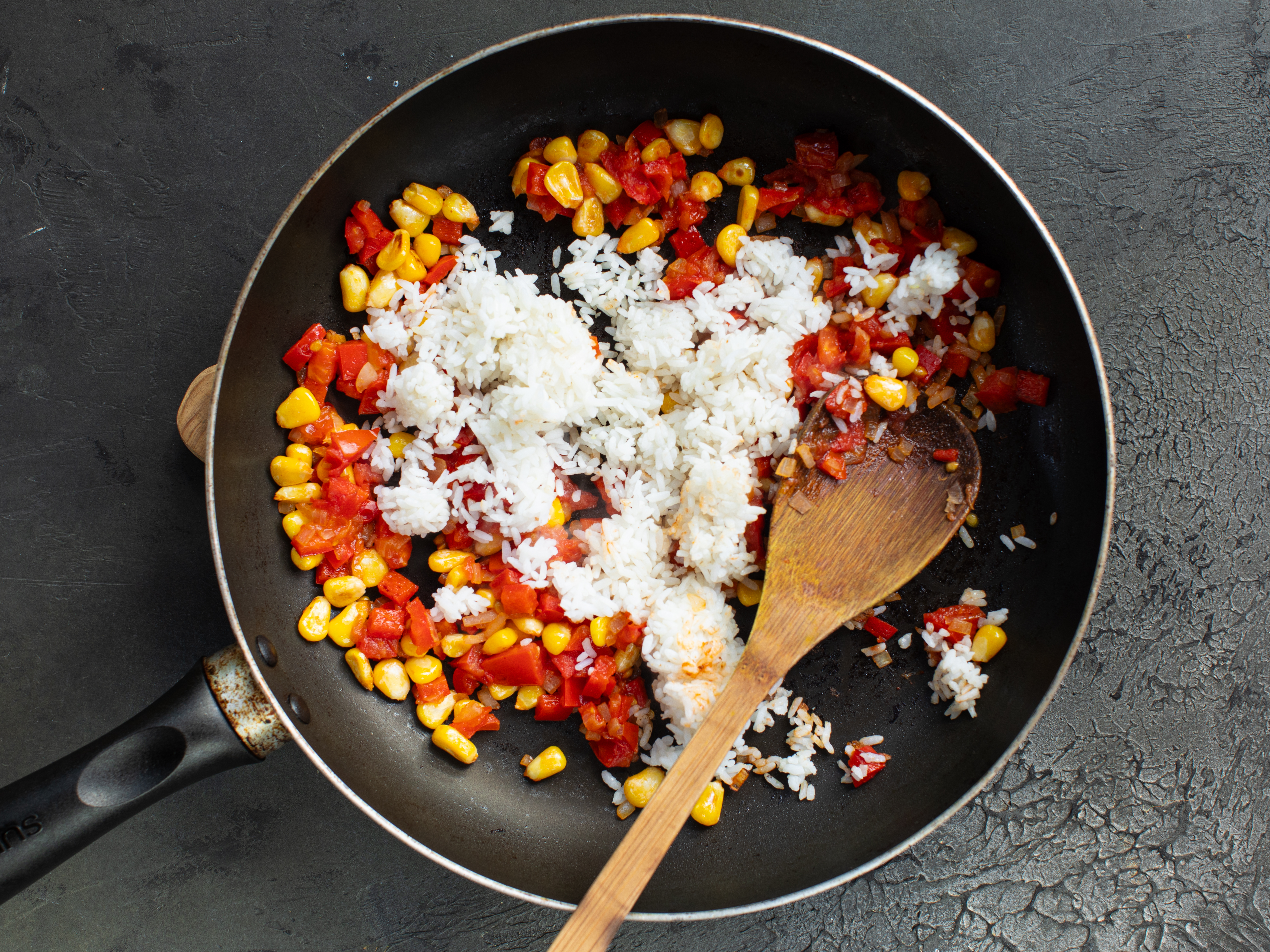 Schritt 2: Zutaten der Reismischung für Frühstücks-Burrito 