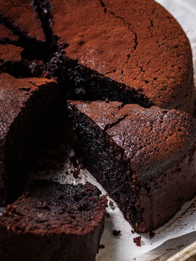 Drei-Bohnen-Schokoladenkuchen mit Vanillerahm Rezept Drei-Bohnen-Schokoladenkuchen mit Vanillerahm Rezept