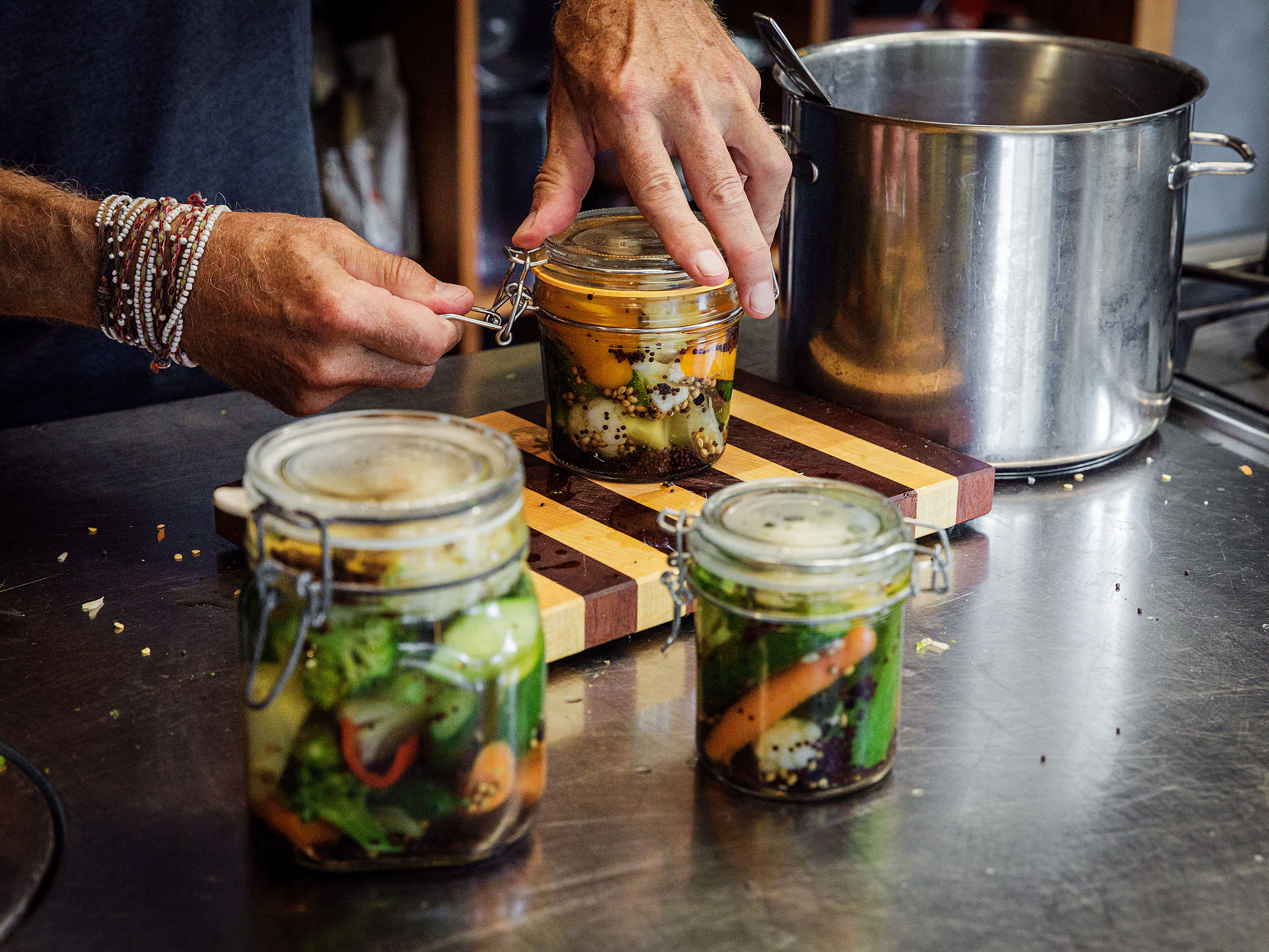 Schritt 3: Einmachgläser schliessen und abkühlen lassen