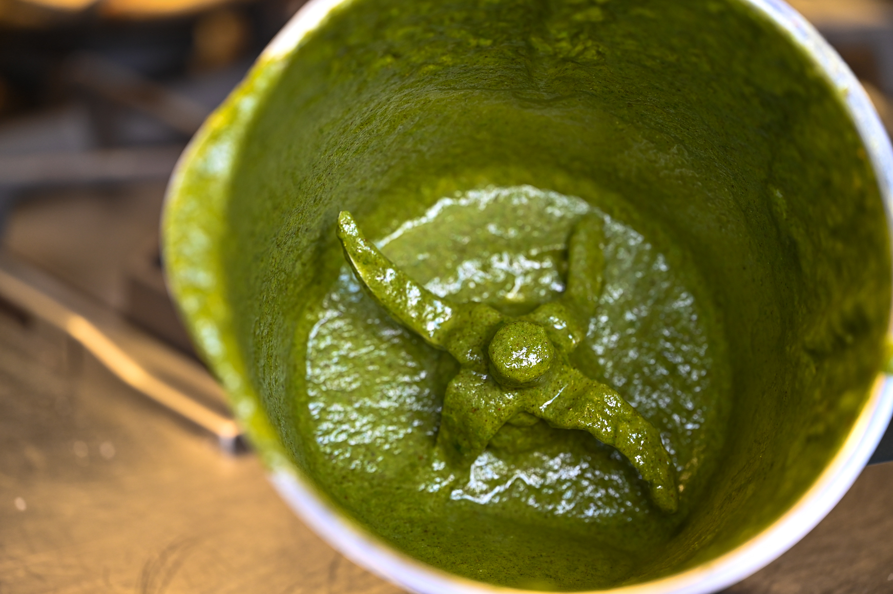 Schritt 2: Die weiteren Pesto-Zutaten für Bärlauchpesto vorbereiten 