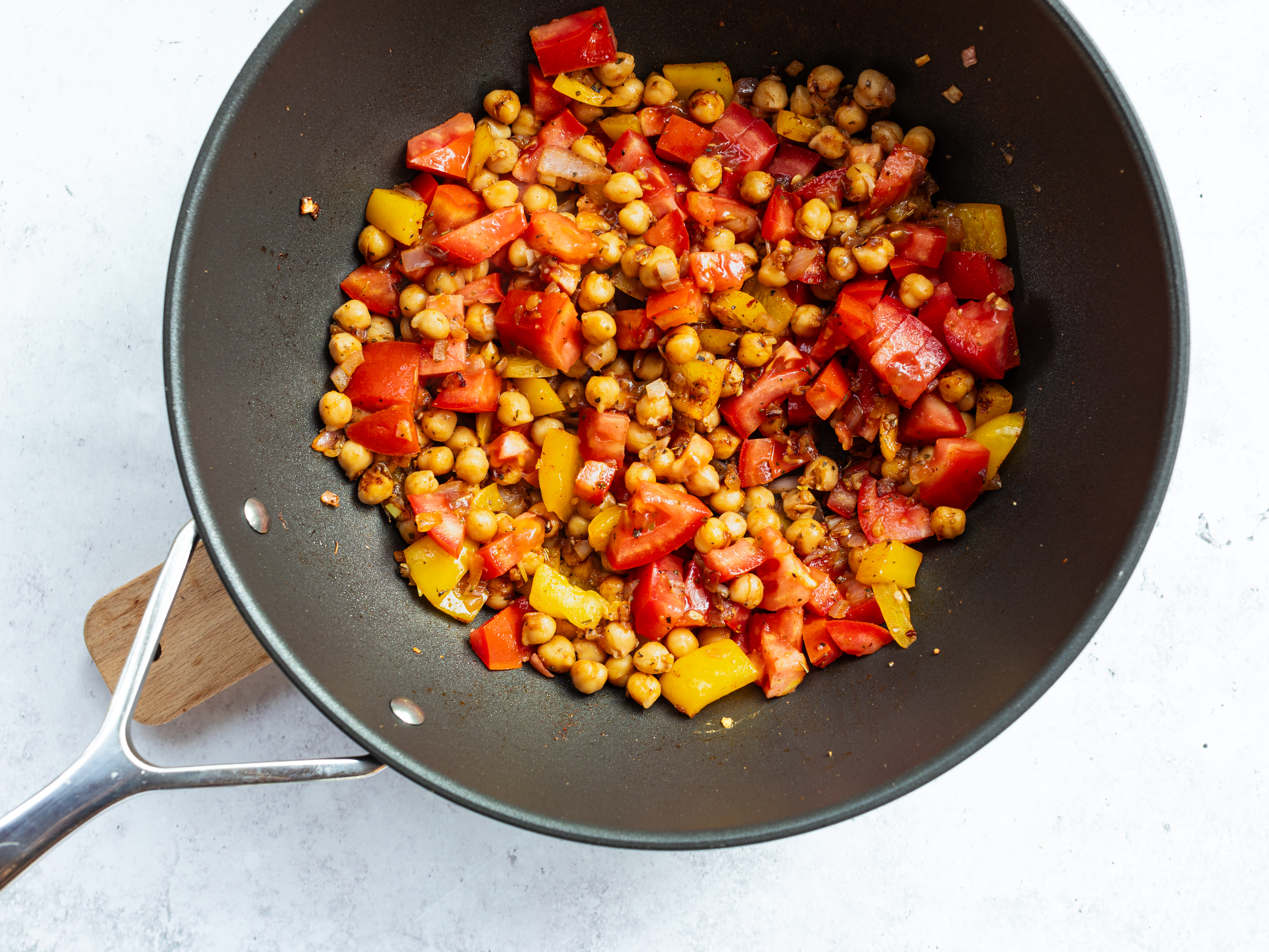 Schritt 2: Füllung für Gefüllte Süsskartoffeln mit Kichererbsen zubereiten 