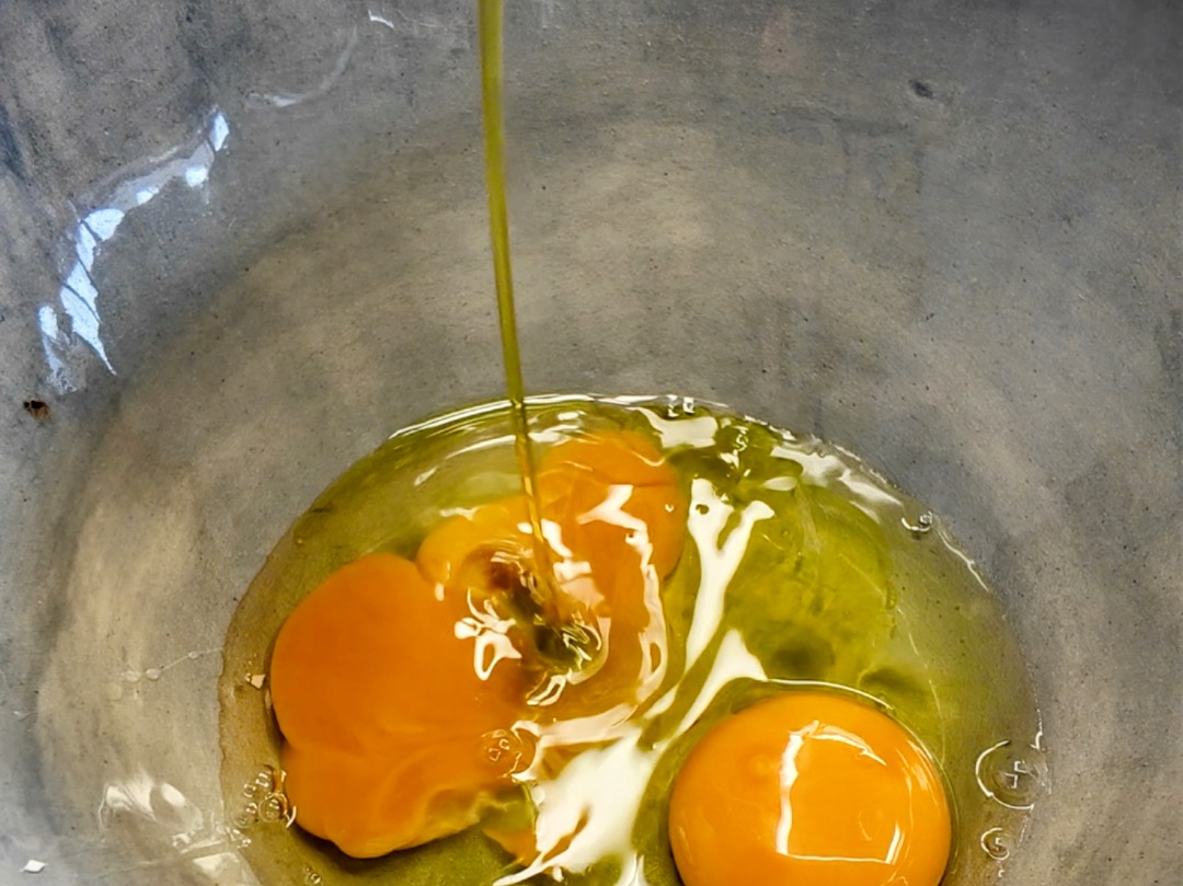 Schritt 4: Teig für Golden Pancake mit Beerenkompott fertigstellen 