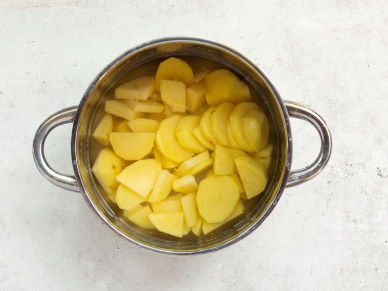 Schritt 1:  Kartoffeln für Kartoffel-Brötli kochen 