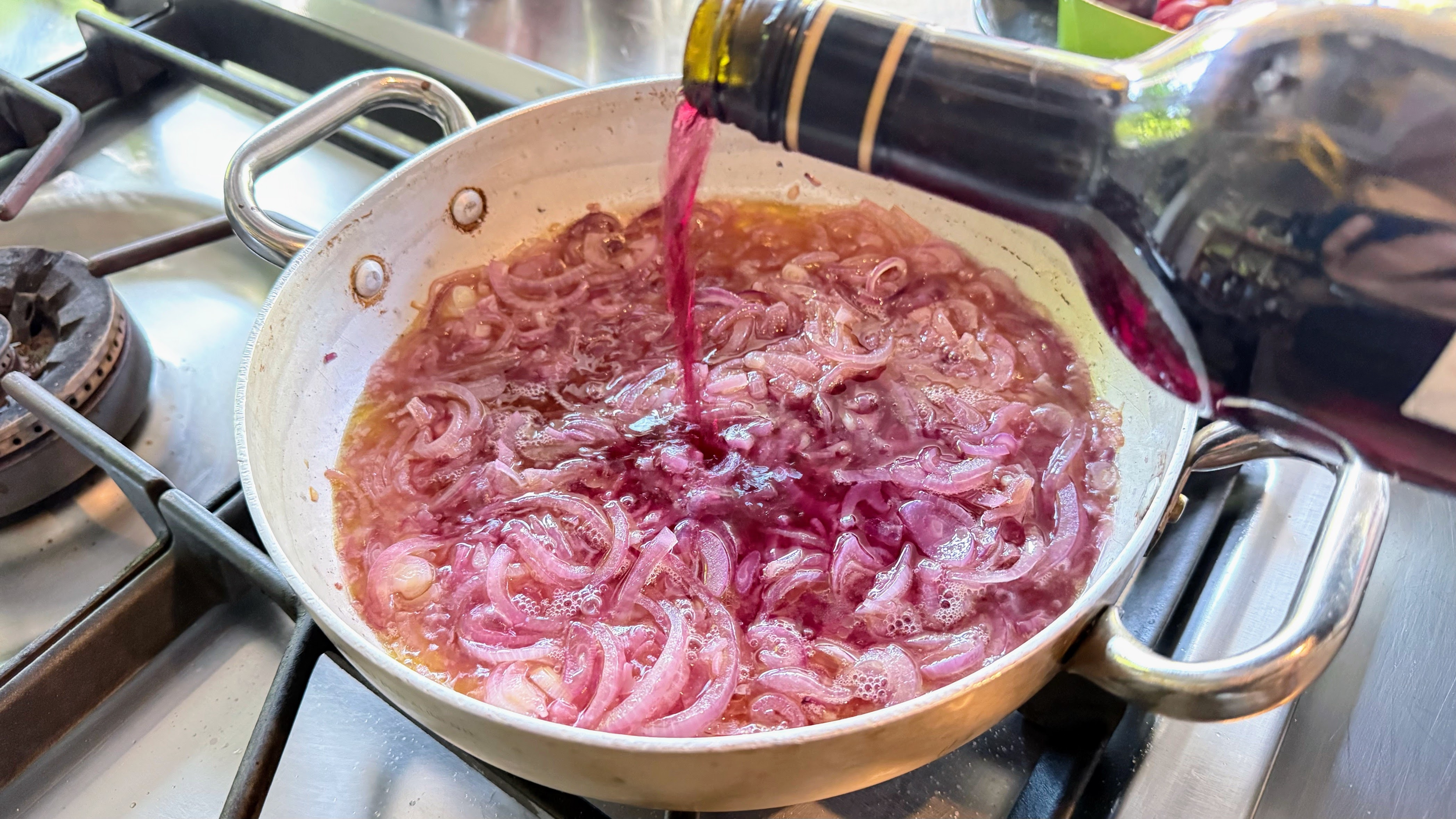 Schritt 1: Zwiebelvorbereitung für  Zwiebel Chutney und Einkochen 