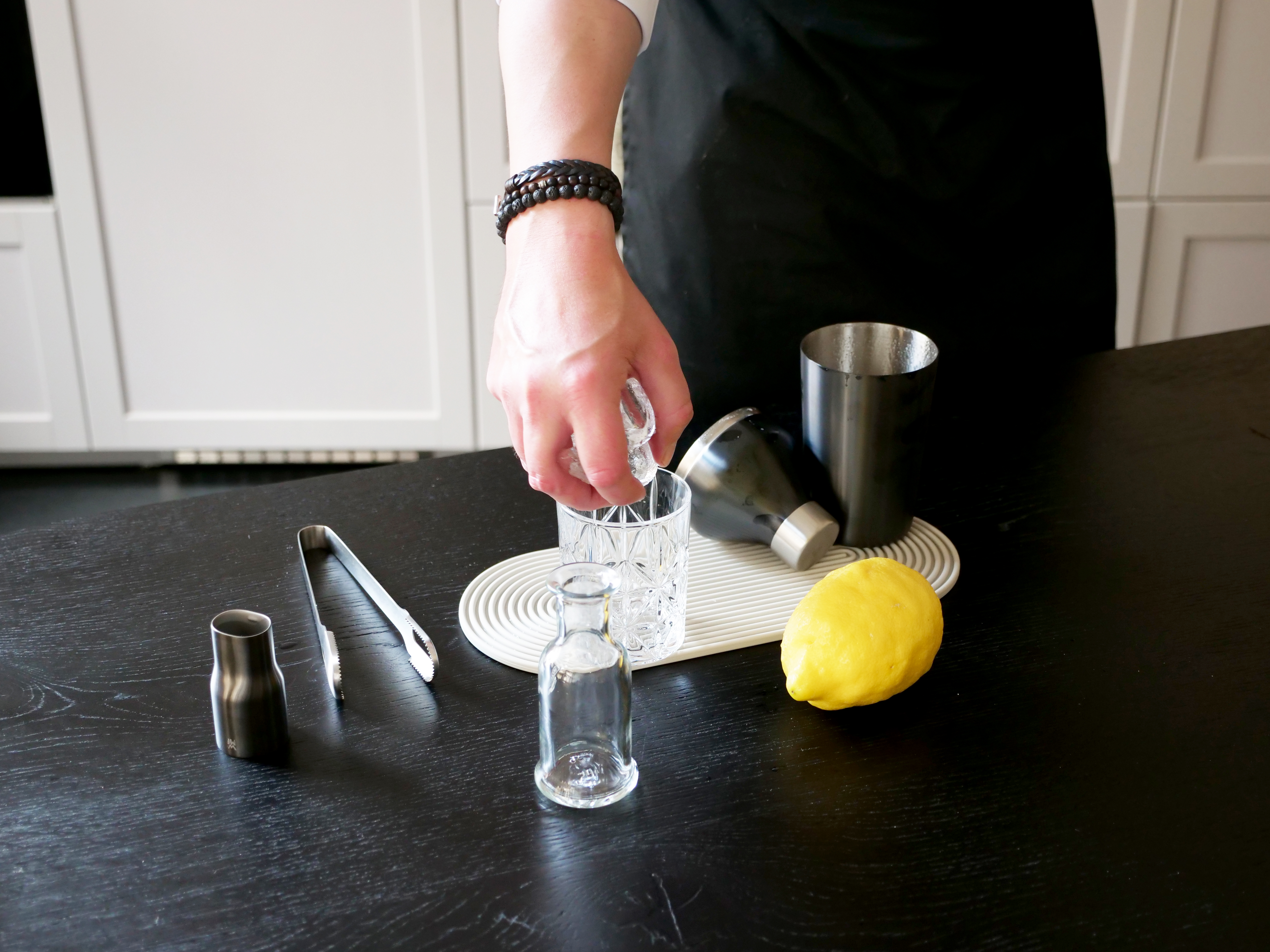 Schritt 2: Mit Eiswürfeln shaken