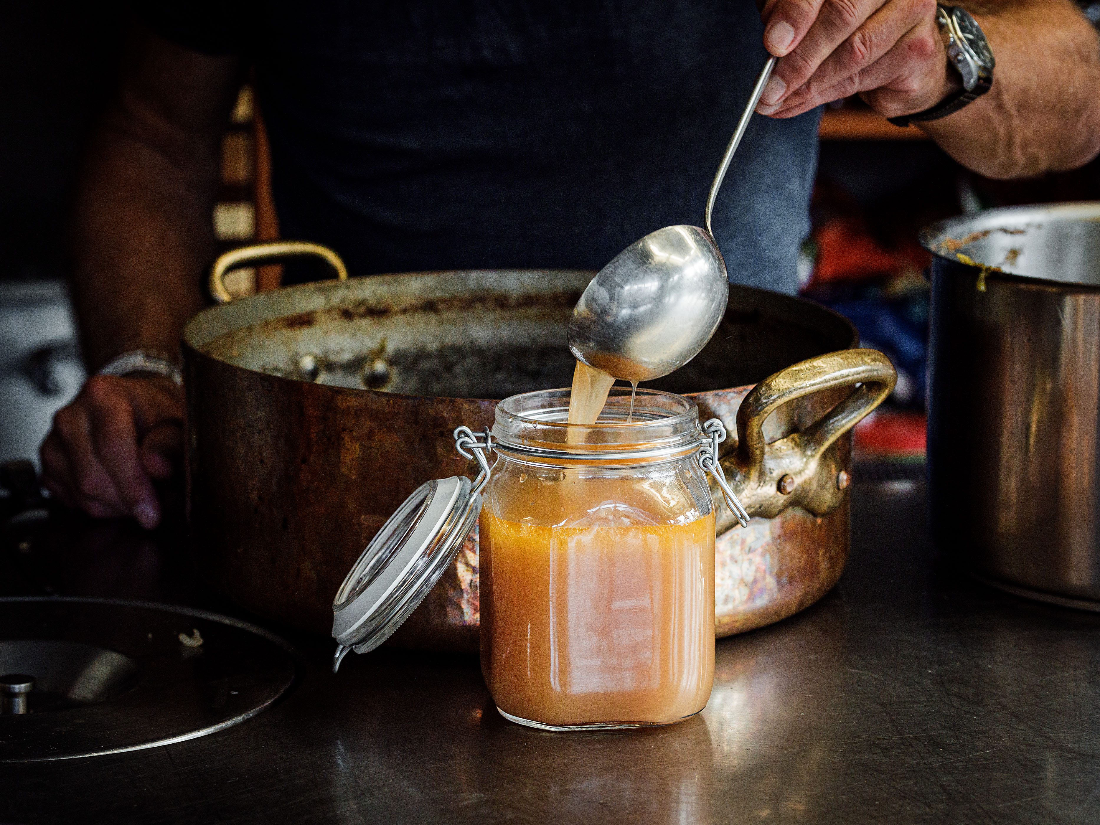 Schritt 4:  Rindsbouillon selbstgemacht abfüllen und aufbewahren
