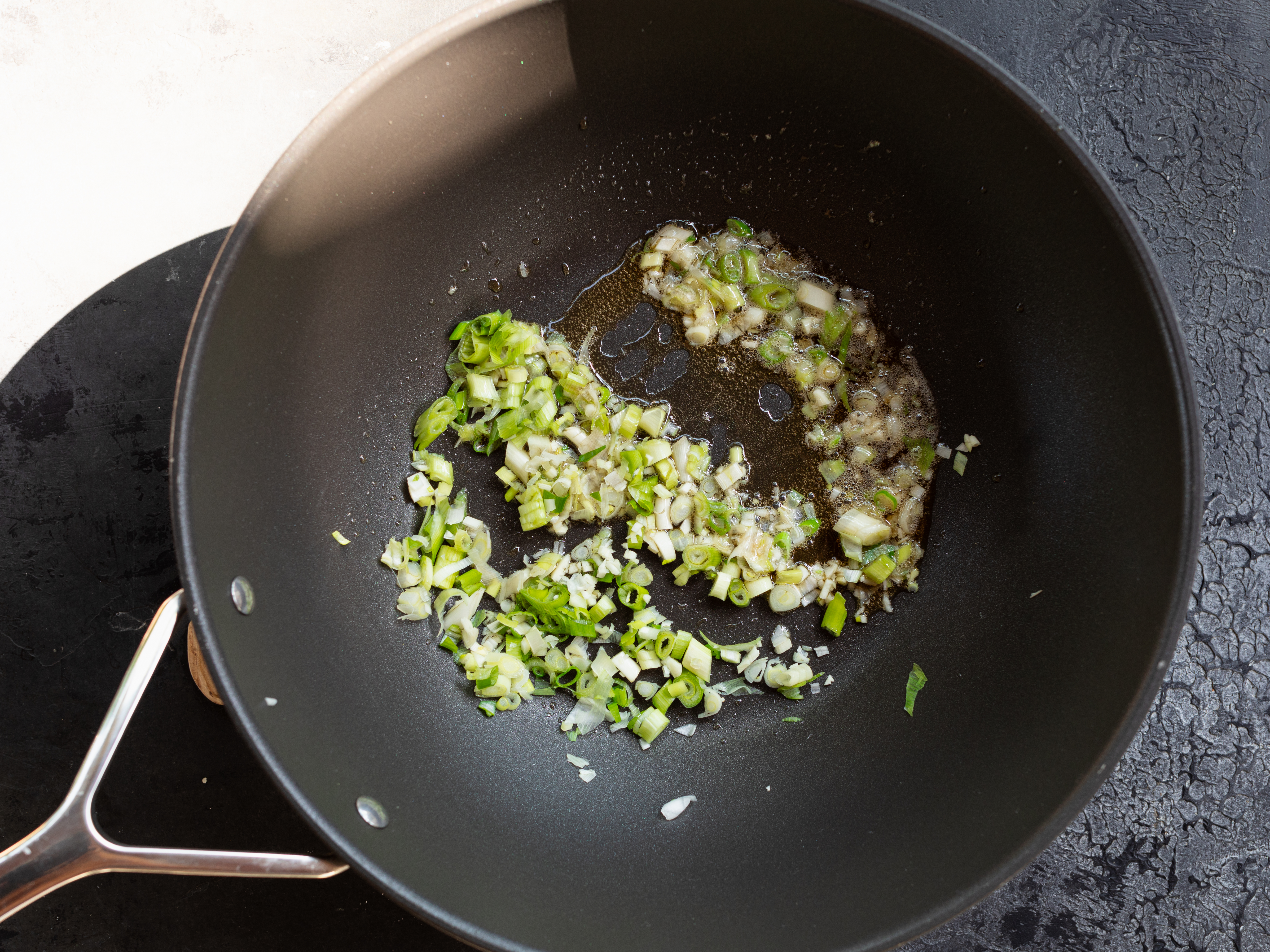 Schritt 4: Asiatische Scherennudeln  und Sosse zubereiten