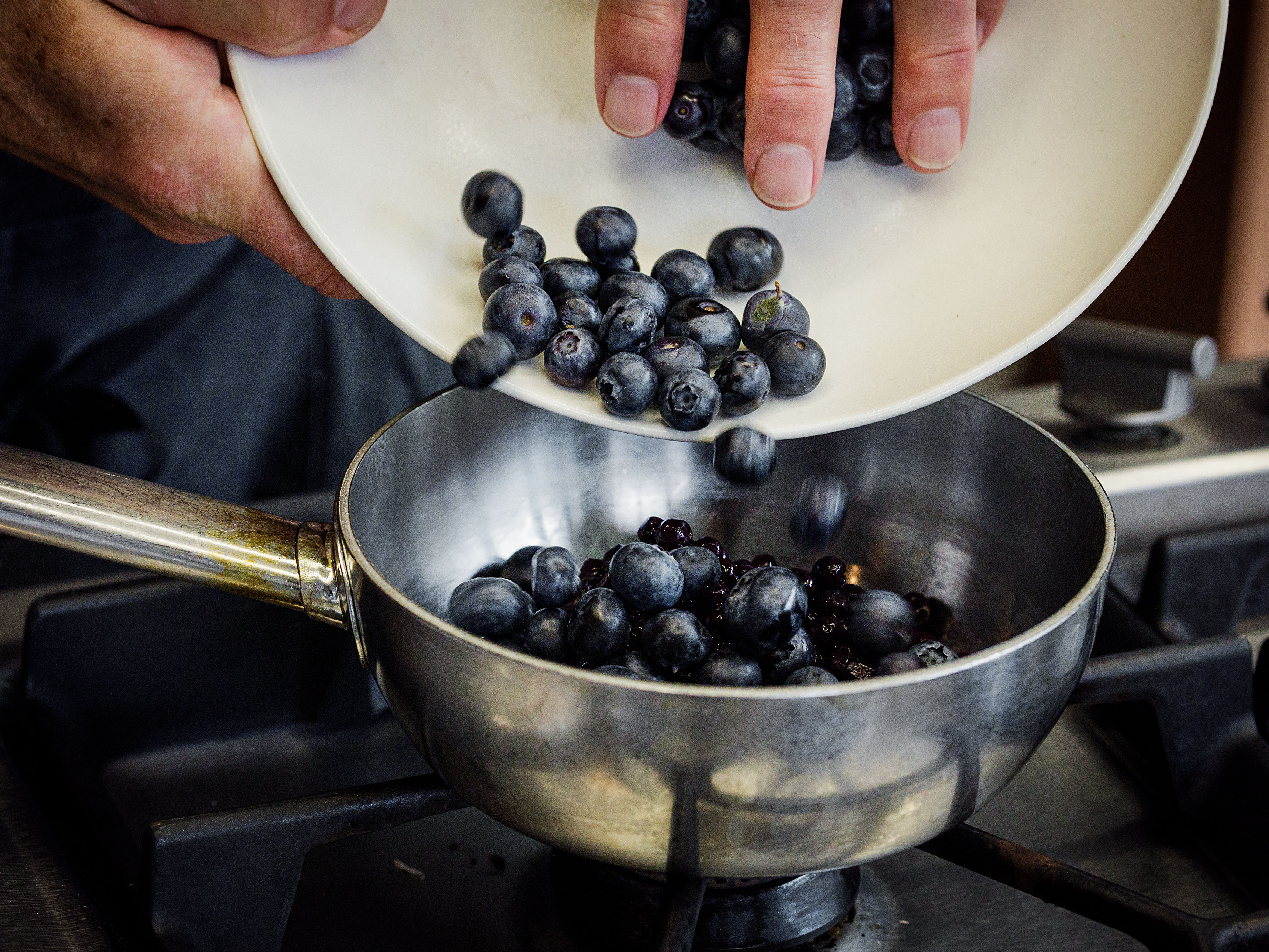 Schritt 3:  Füllung für den Heidelbeerkuchen zubereiten 