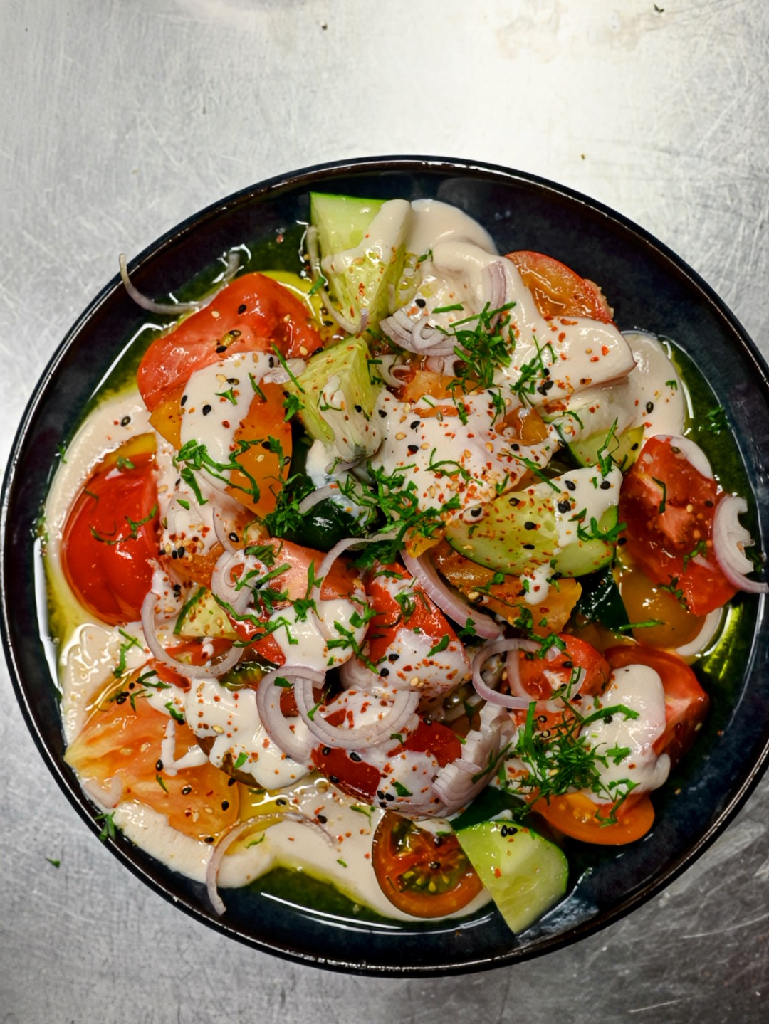 Tomaten-Gurken Salat mit Sesam-Seiden Tofu Dressing Rezept 1