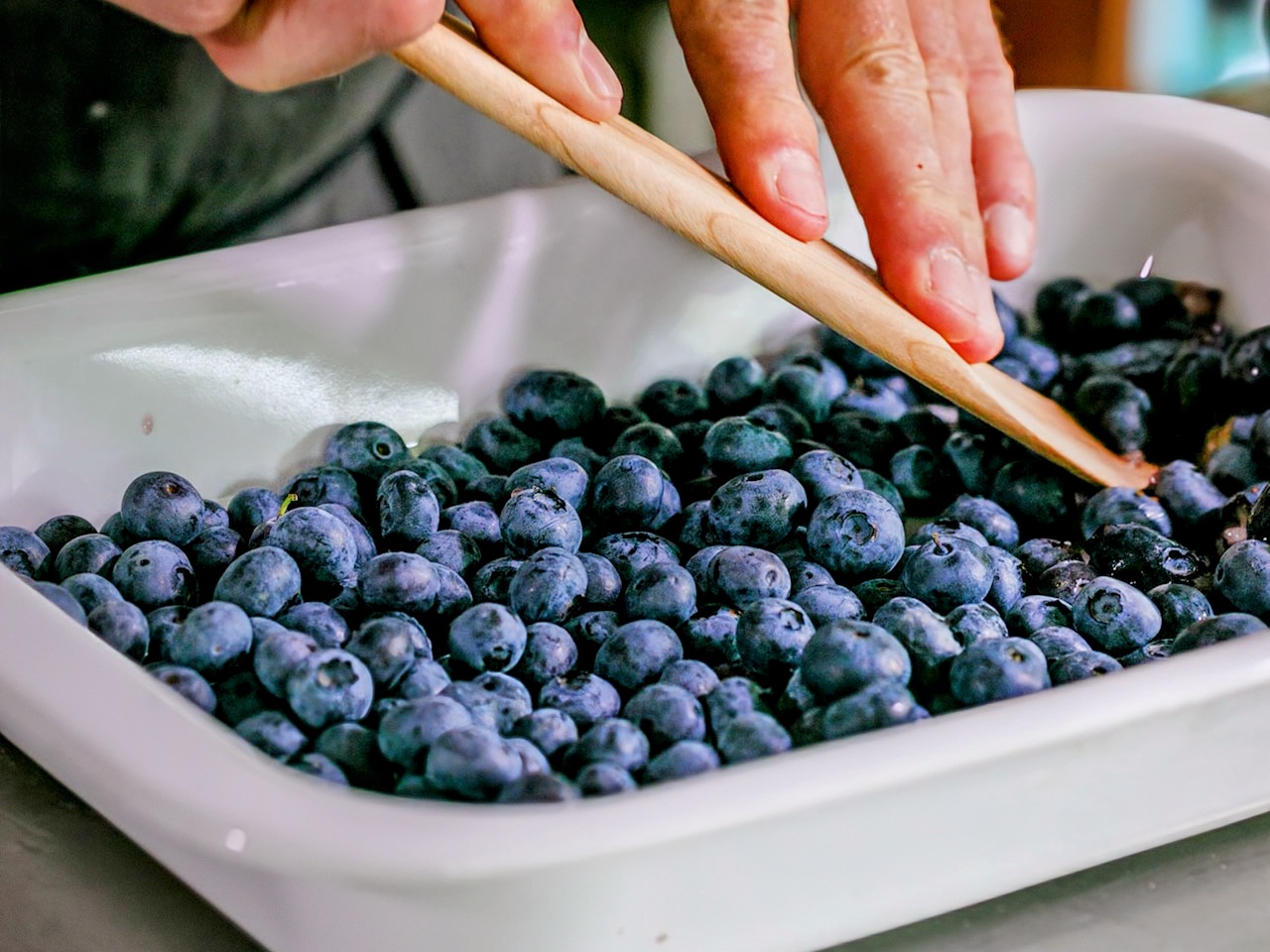 Schritt 3: Beerenfüllung für Blueberry Cobbler vorbereiten  und Teig auftragen