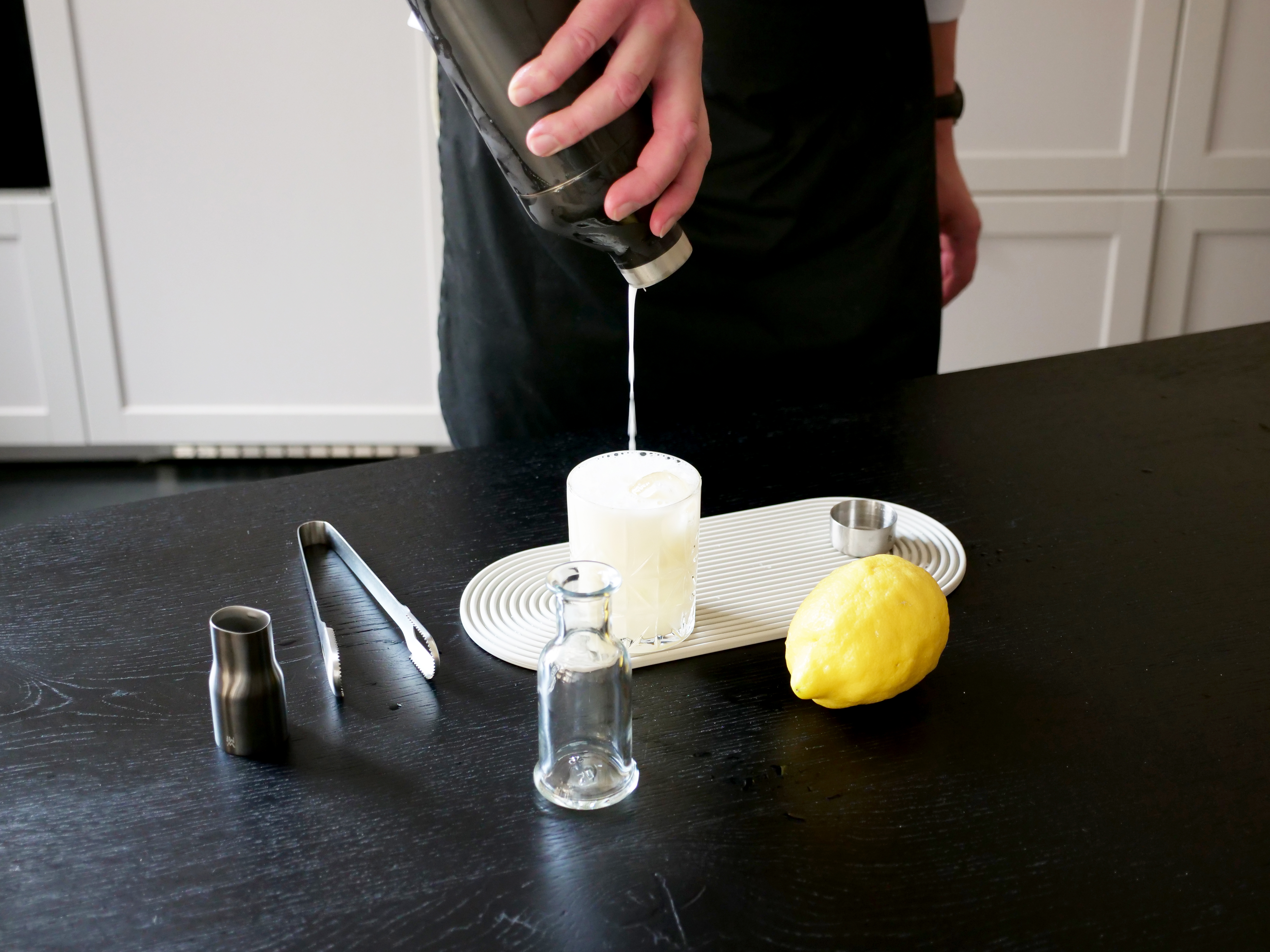 Schritt 3: Cocktail abseihen