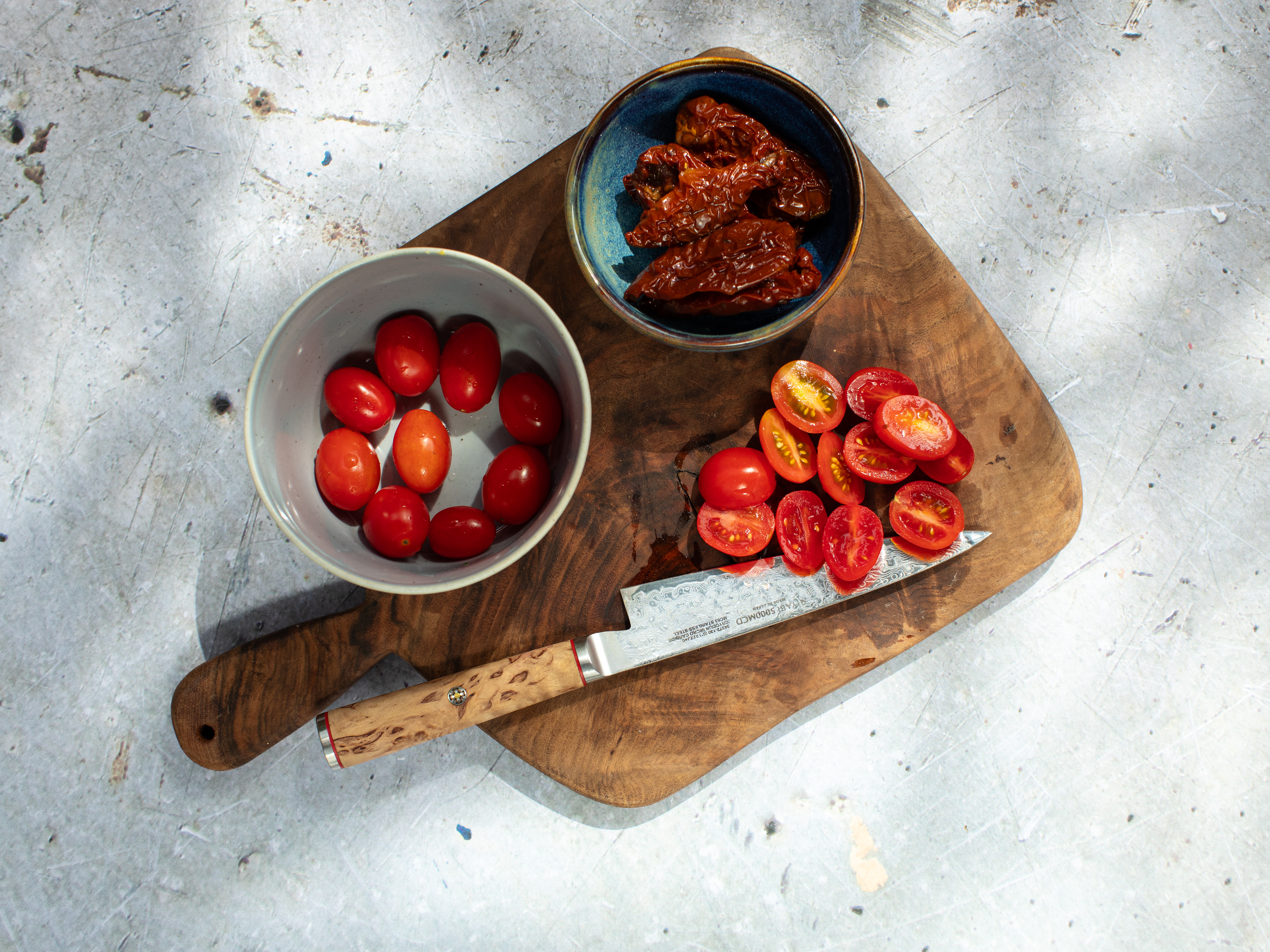 Schritt 2: Tomaten halbieren