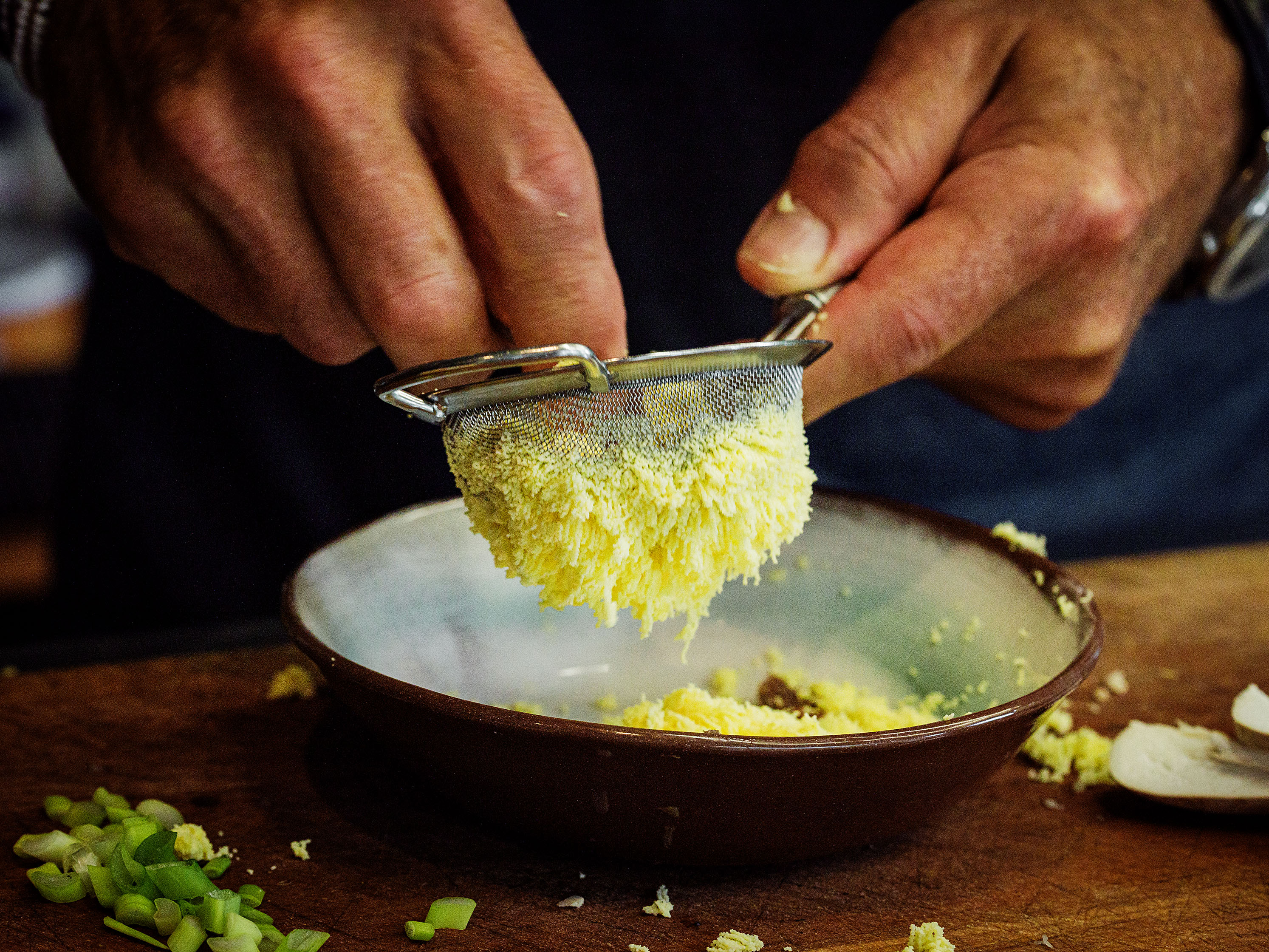 Schritt 2: Dressing für Steinpilzsalat mit Trüffel zubereiten 