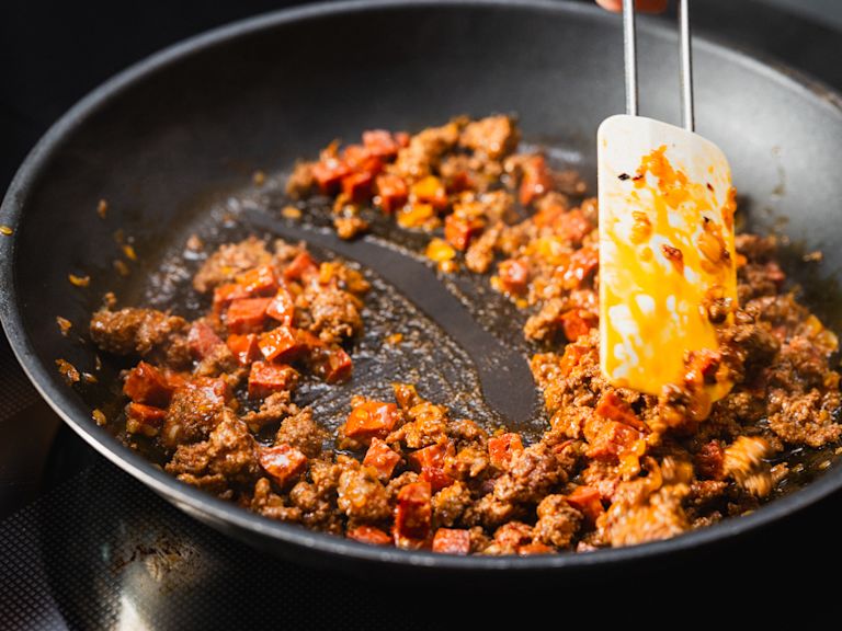 Schritt 2: Hackfleischsauce ansetzen Schritt 2: Hackfleischsauce ansetzen