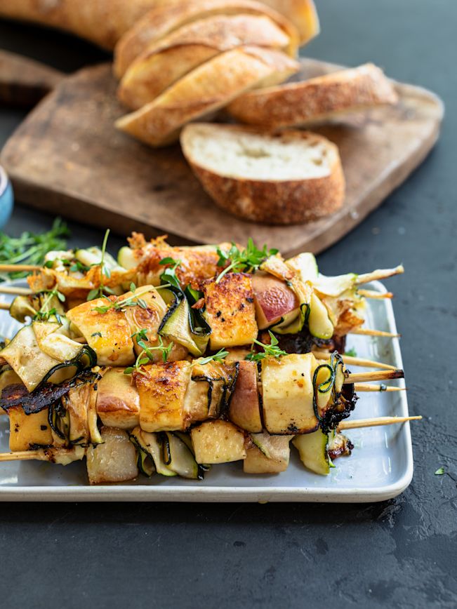 Zucchetti-Haloumi-Spiesse mit Pfirsich Rezept 3 Zucchetti-Haloumi-Spiesse mit Pfirsich Rezept 3