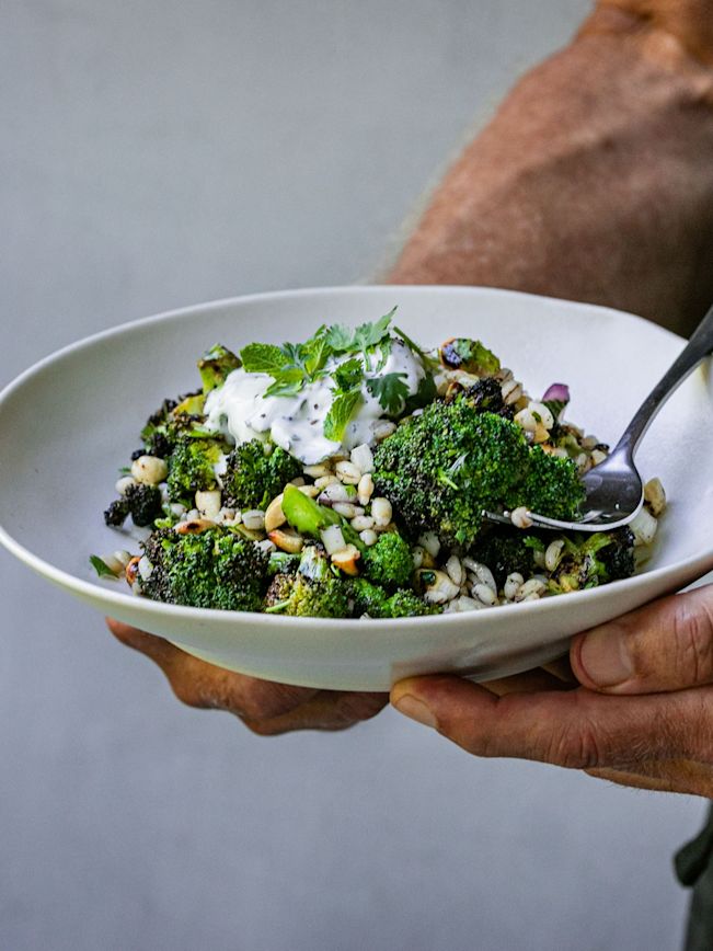 Dinkel-Cashew-Brokkoli-Bowl mit Joghurt-Dressing Rezept