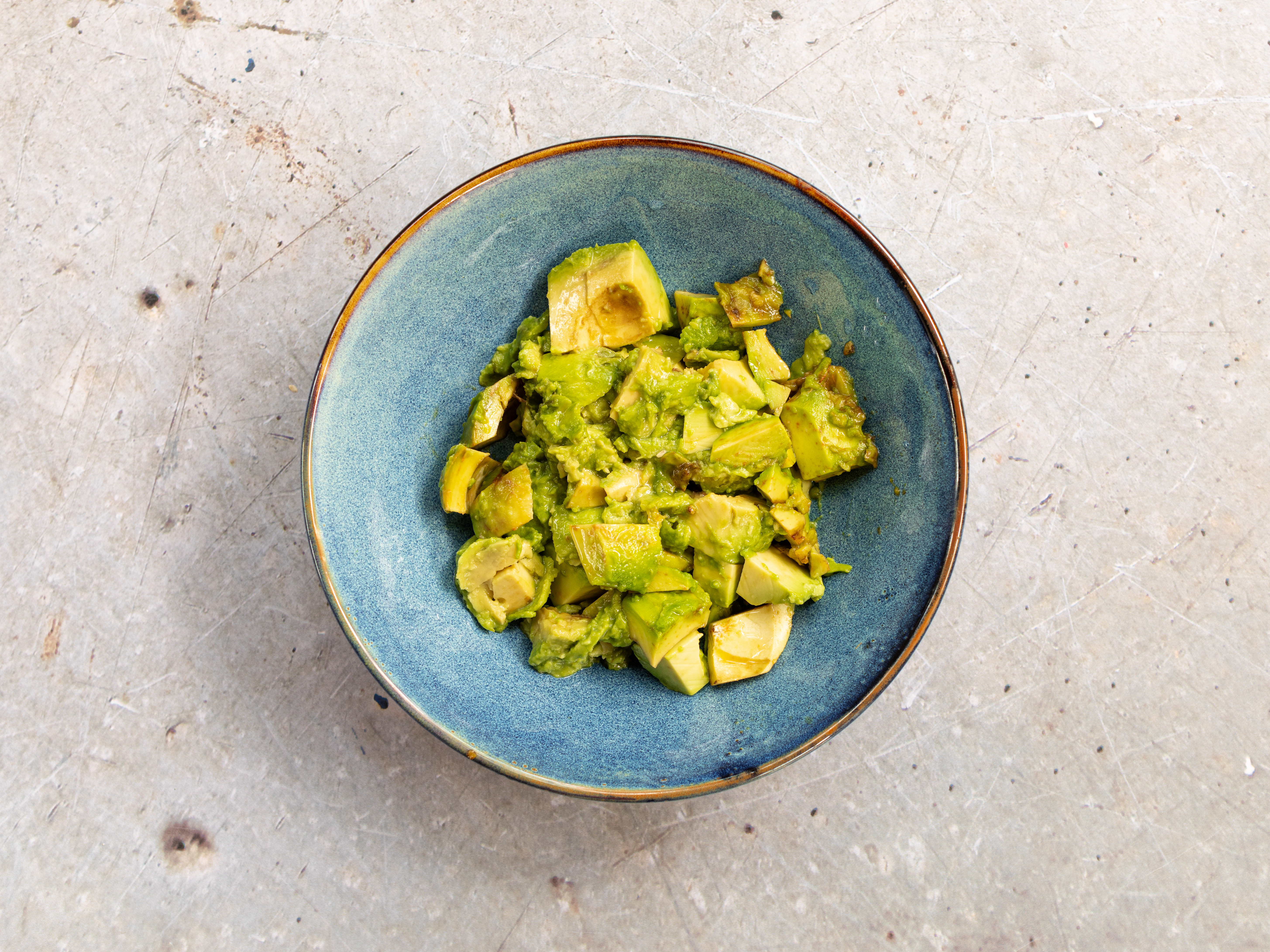 Schritt 1: Zutaten für Mediterrane Guacamole vorbereiten 