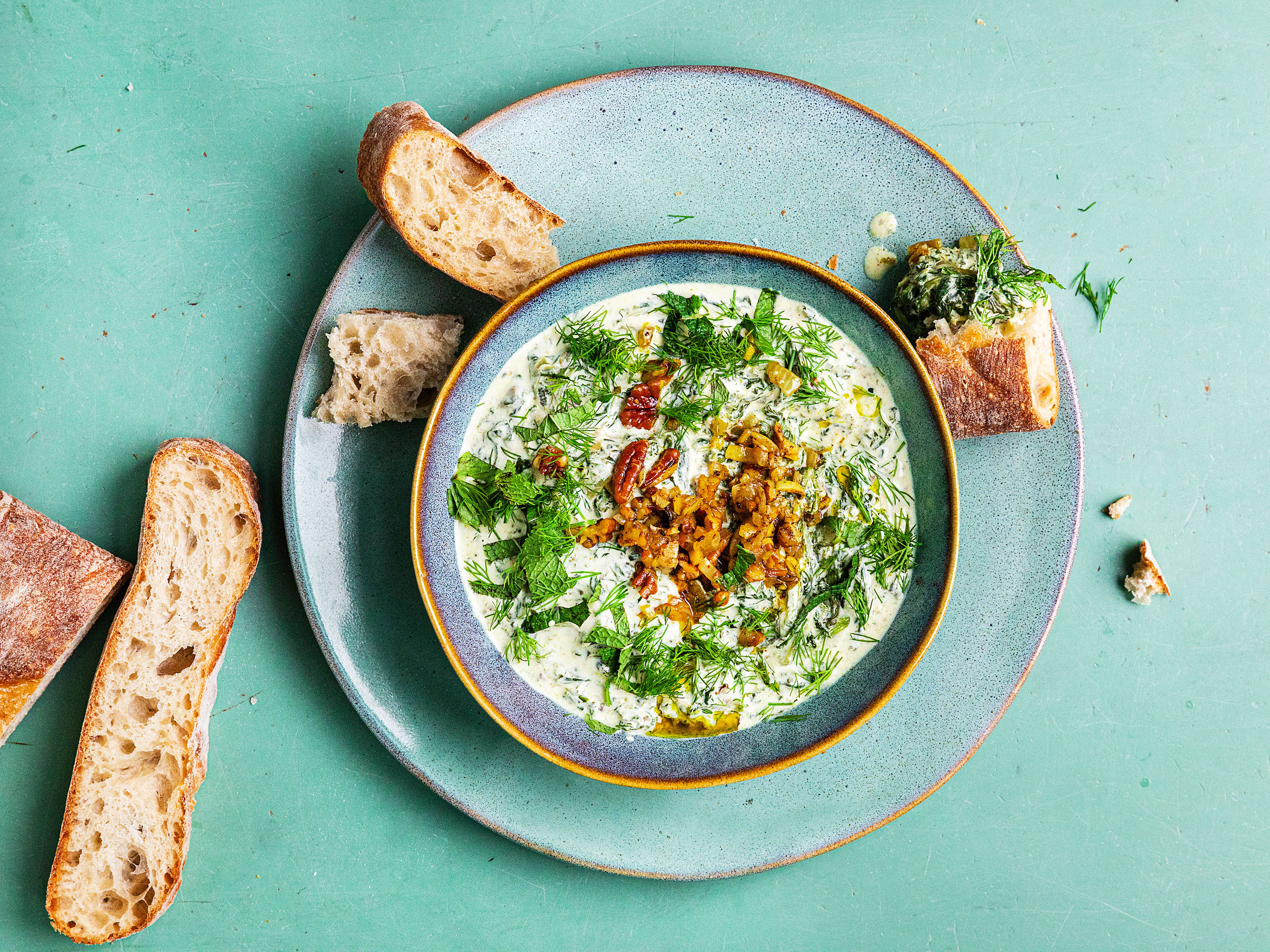 Schritt 3: Mit einem persischen Brot wie zum Beispiel Barbari, Lavash oder einem anderen Fladenbrot servieren