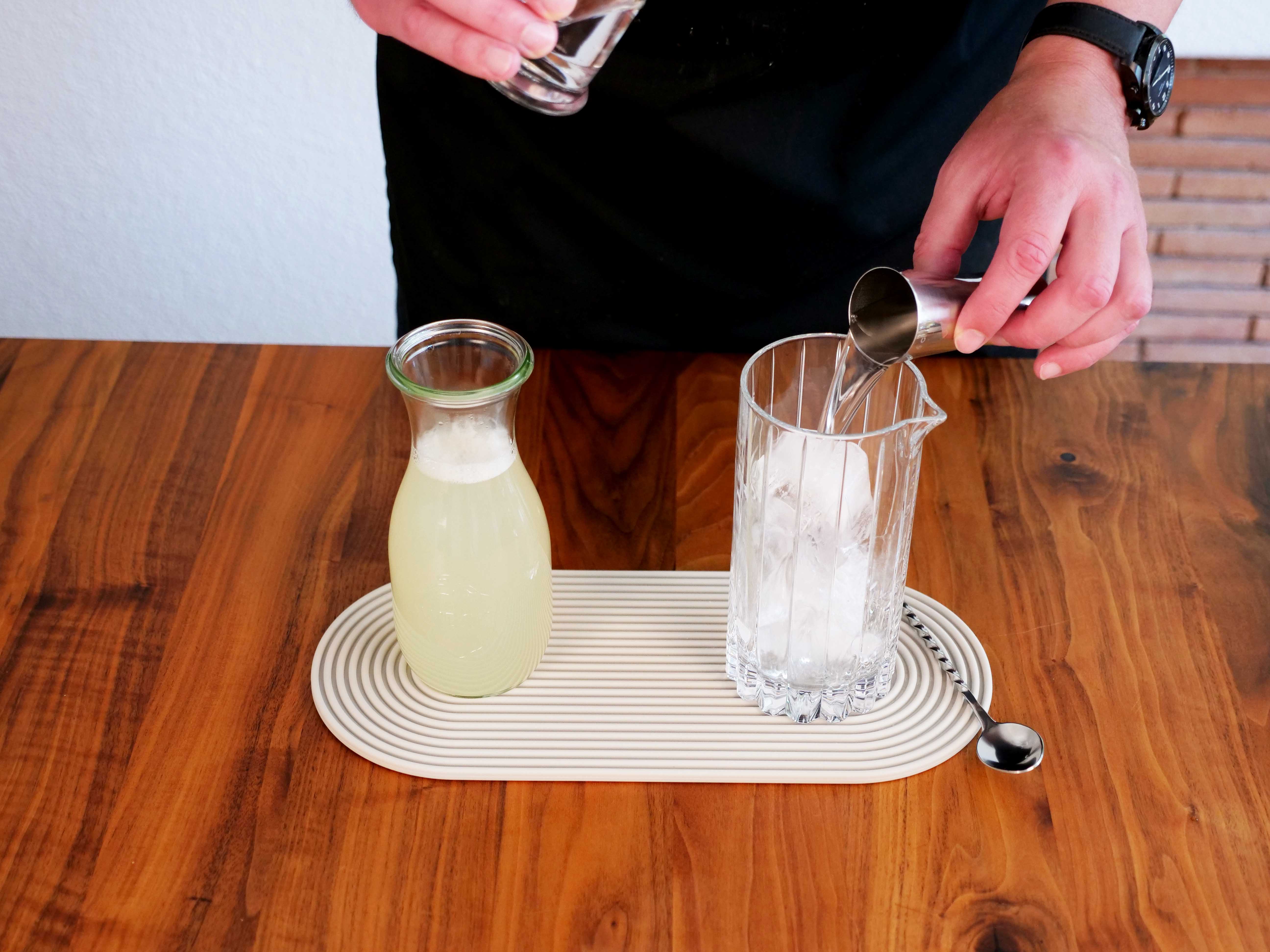 2. Gin & Cordial zusammengeben