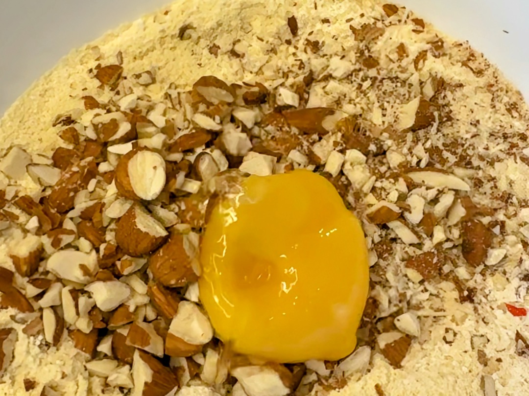 Schritt 1: Vorbereitung der Teigzutaten für Sbrisolona – Italienischer Mandelkuchen 