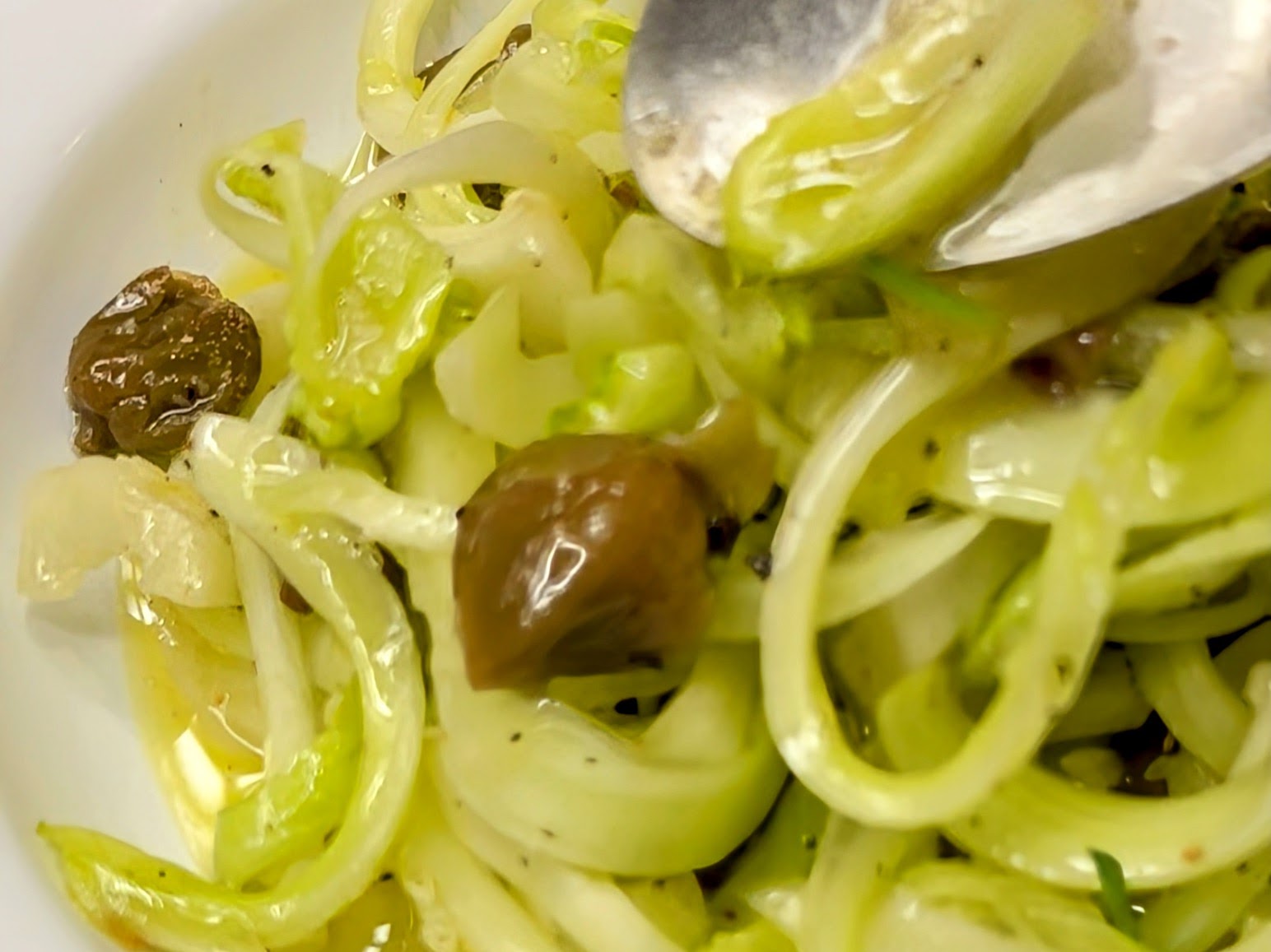 Schritt 2: Punterelle-Salat anrichten