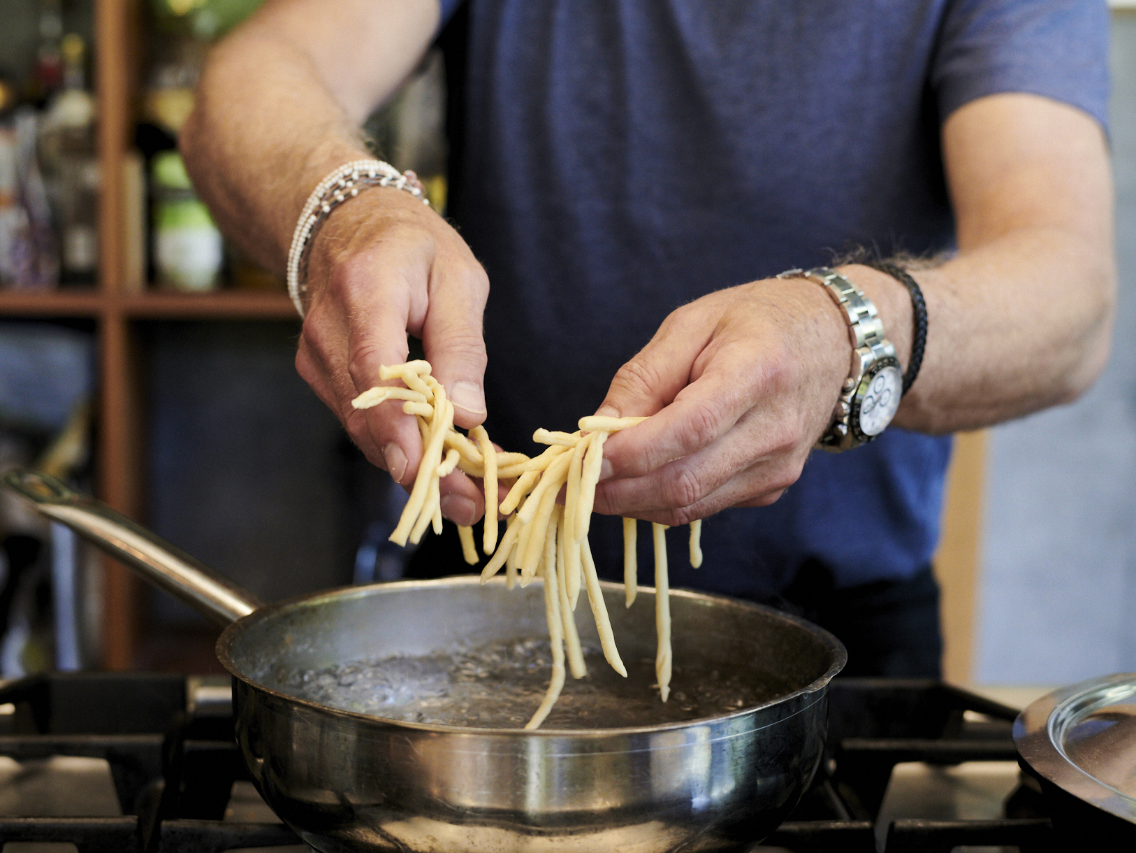 Schritt 6: Einen grossen Topf mit Salzwasser zum Kochen bringen und Pici bissfest kochen