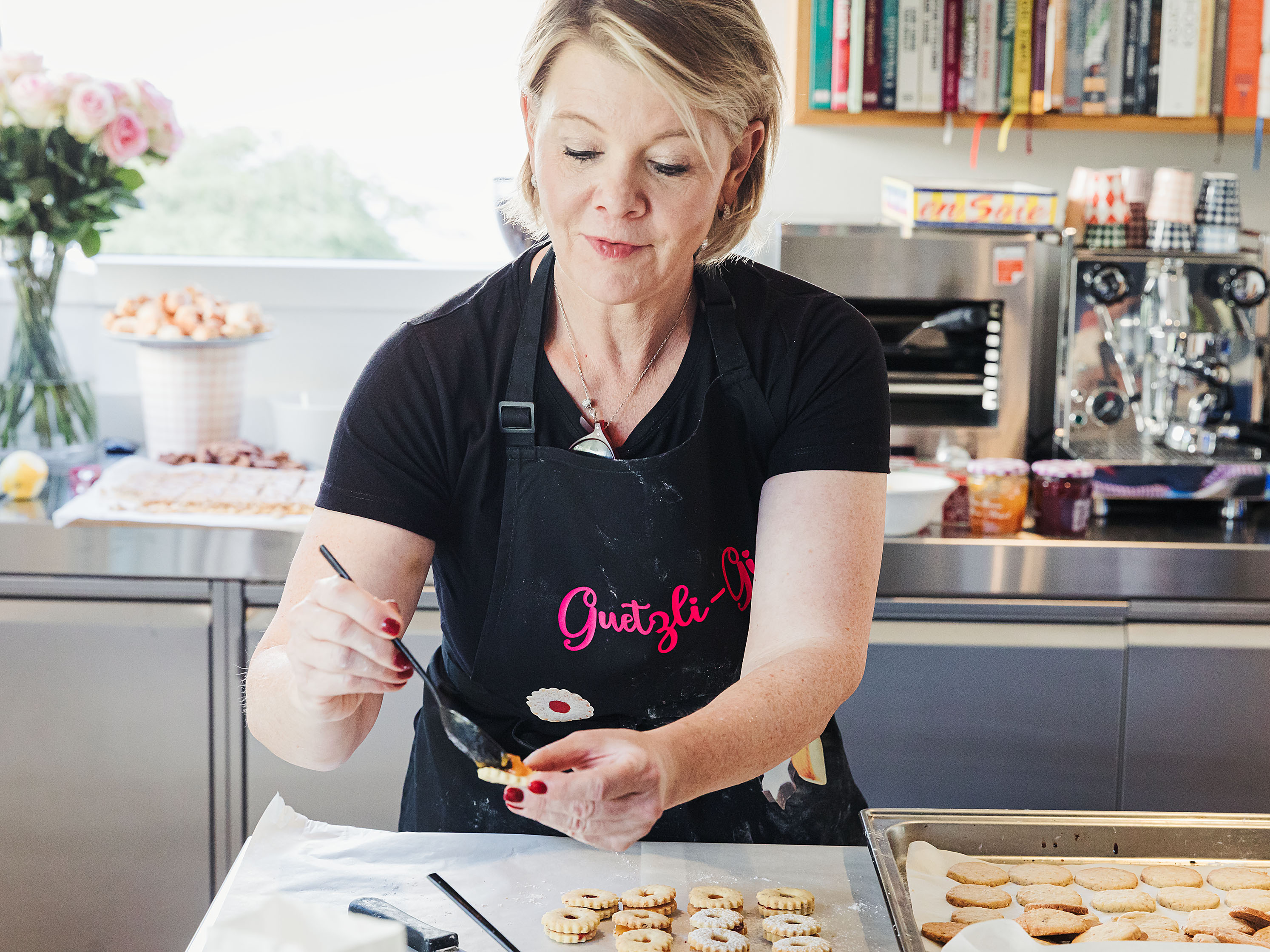 Schritt 2: Formen für Feine Spitzbuben ausstechen 