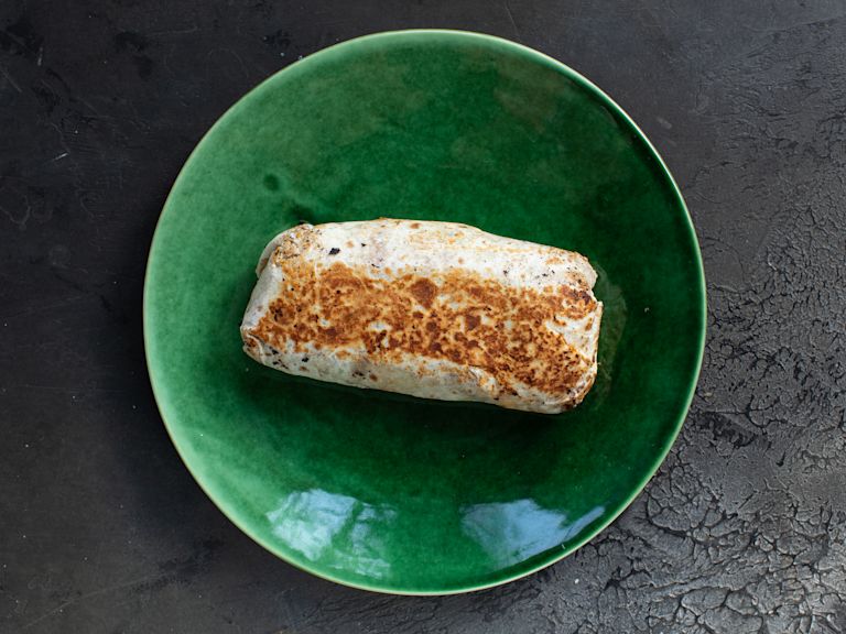 Schritt 5: Burrito rollen und anbraten Schritt 5: Burrito rollen und anbraten