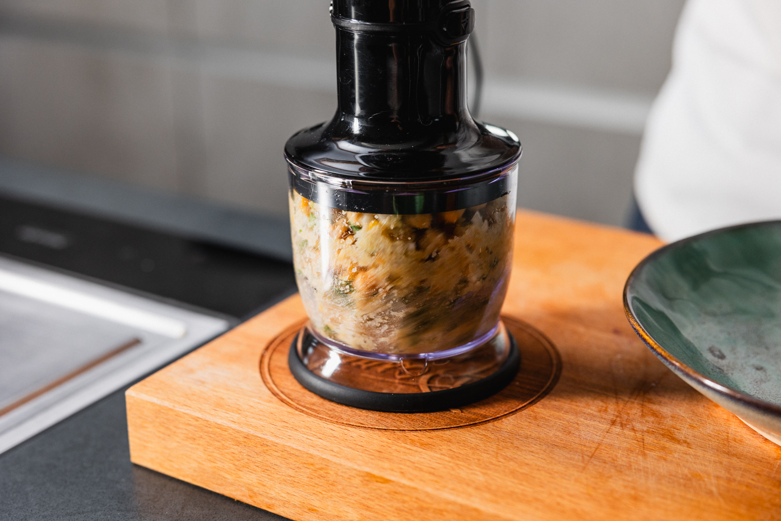 Schritt 1: Kichererbsen würzen und mixen