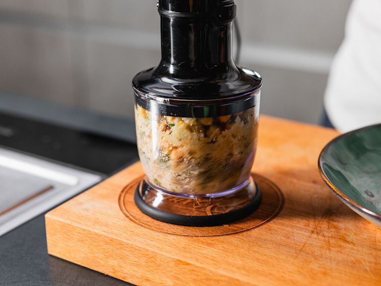 Schritt 1: Kichererbsen würzen und mixen Schritt 1: Kichererbsen würzen und mixen