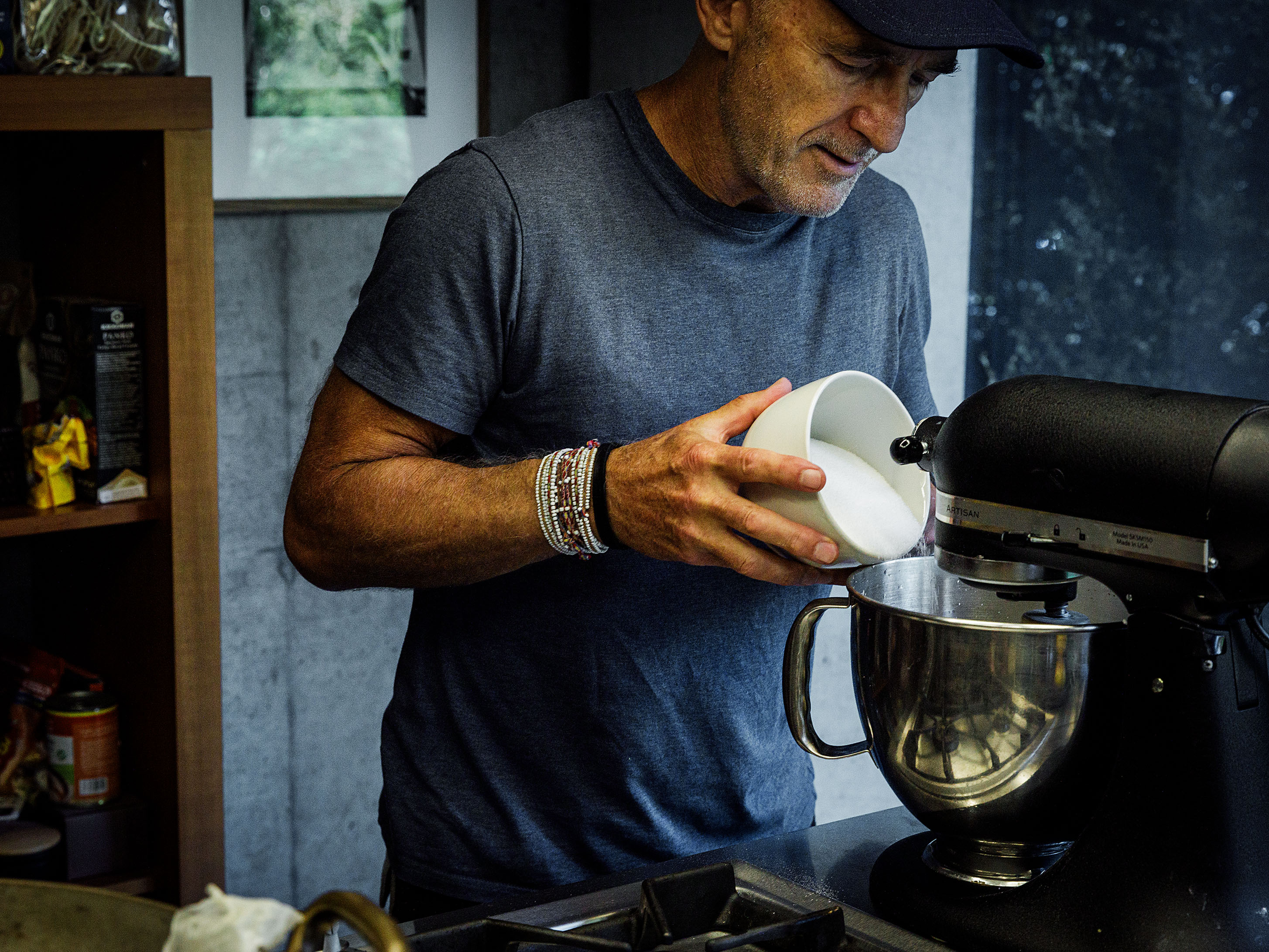 Schritt 3: Schokoladenmeringue für Glutenfreie Heidelbeer-Schokoladenmeringue-Roulade zubereiten 