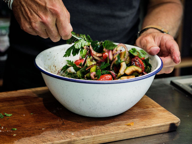 Schritt 1: Salat Fattoush zusammenstellen