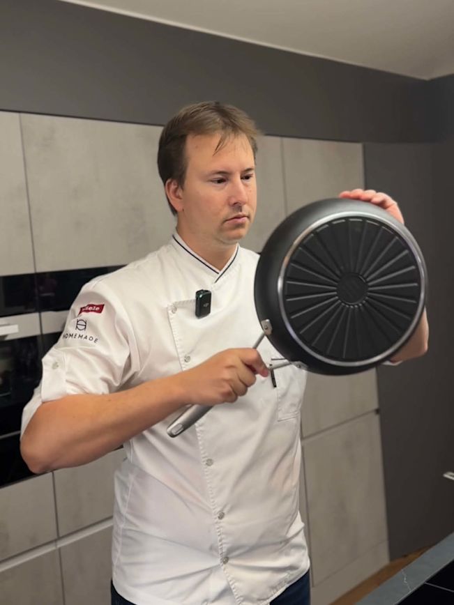 Eine gut beschichtete Pfanne Eine gut beschichtete Pfanne