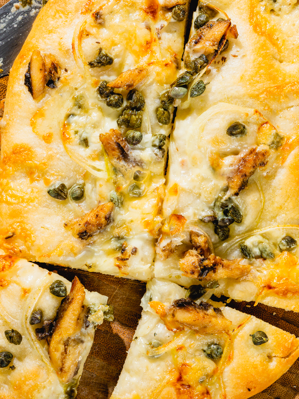 Focaccia mit Kapern, Sardellen und Zwiebeln Rezept 2