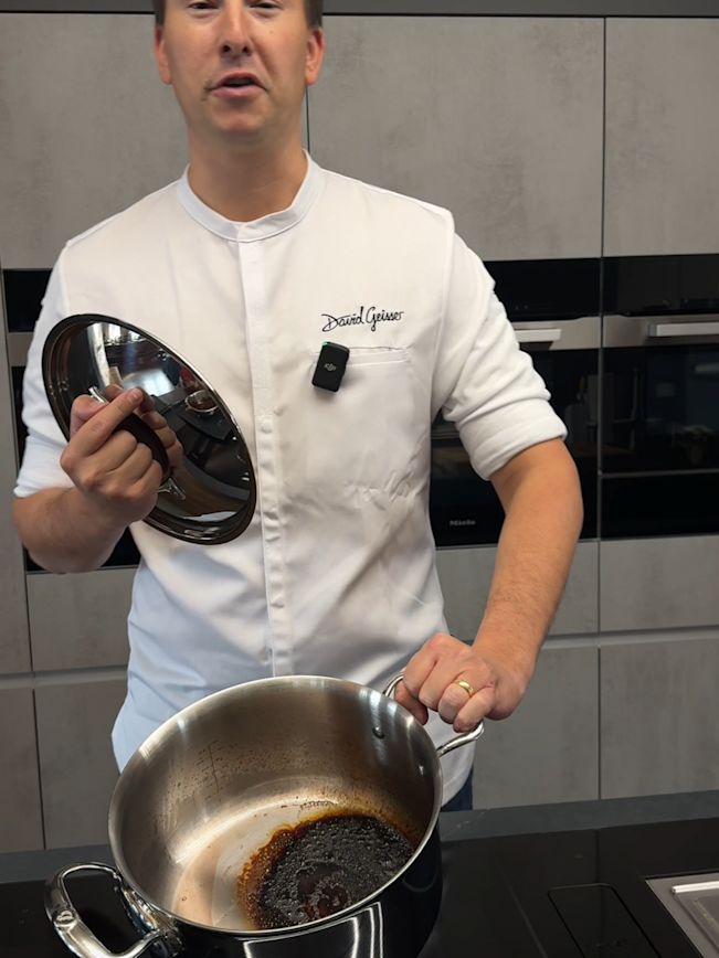 Angebrannten Topf reinigen Angebrannten Topf reinigen