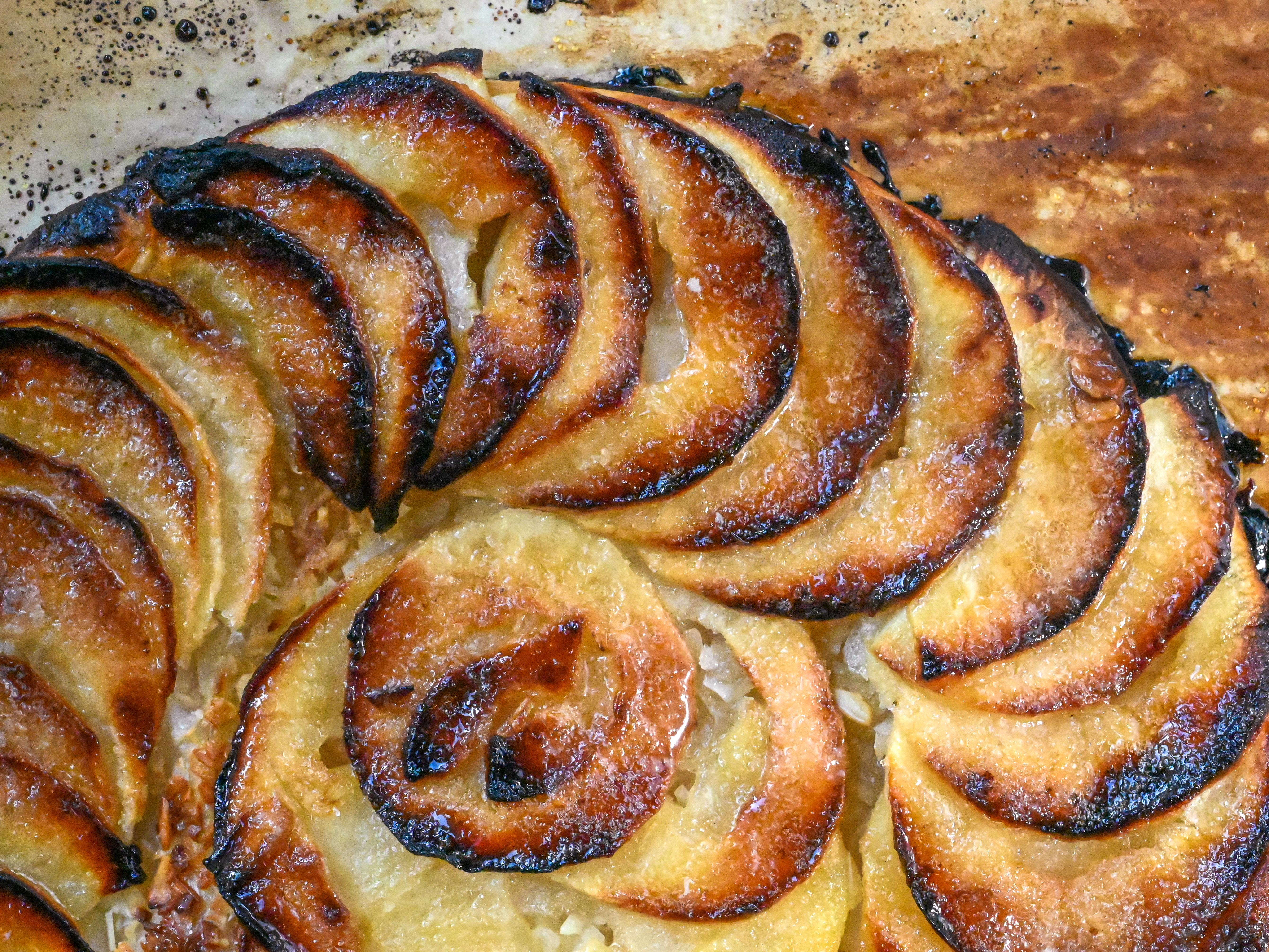 Schritt 3: Die Apfel-Tarte goldbraun backen.