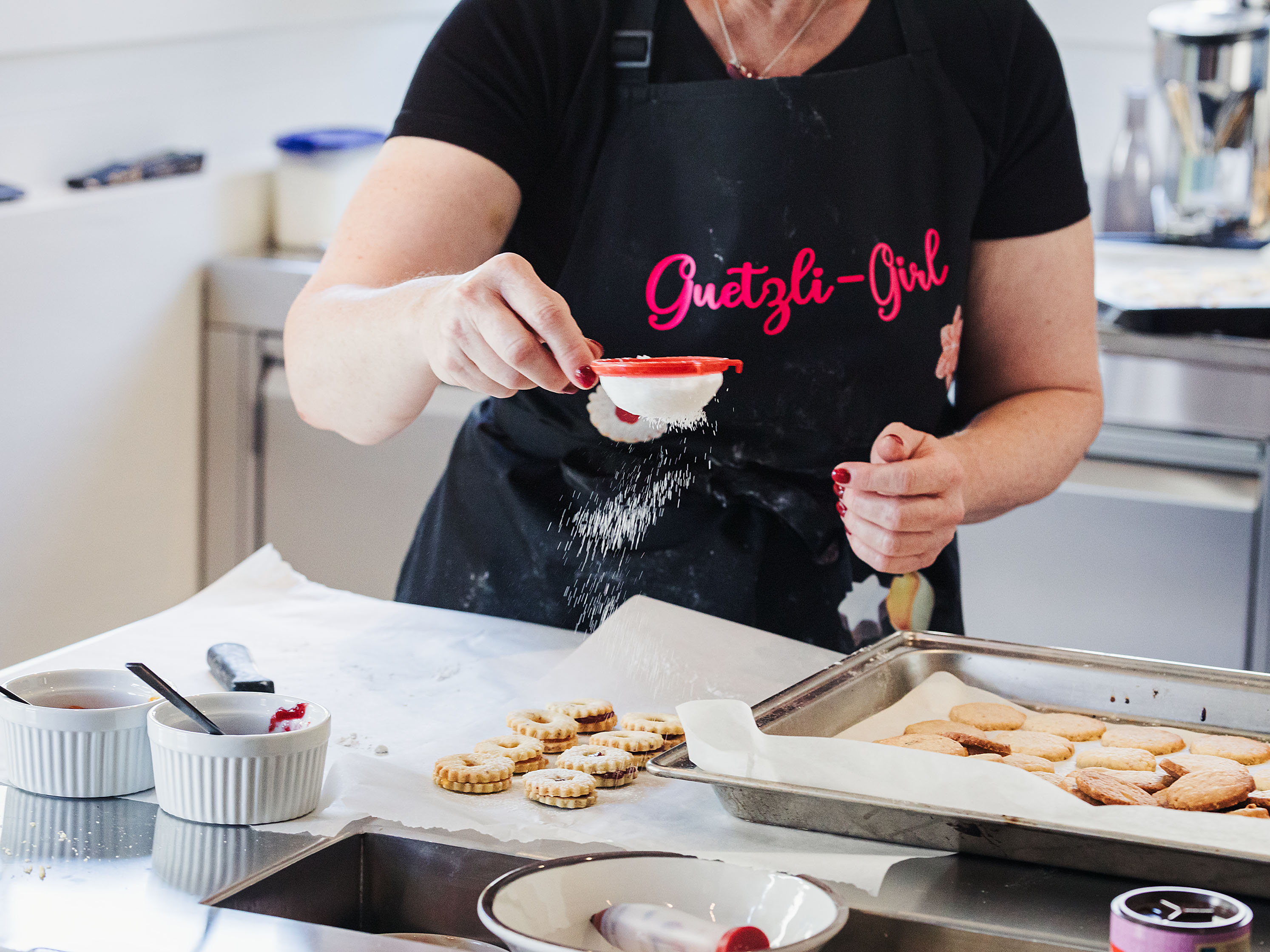 Schritt 2: Formen für Feine Spitzbuben ausstechen 