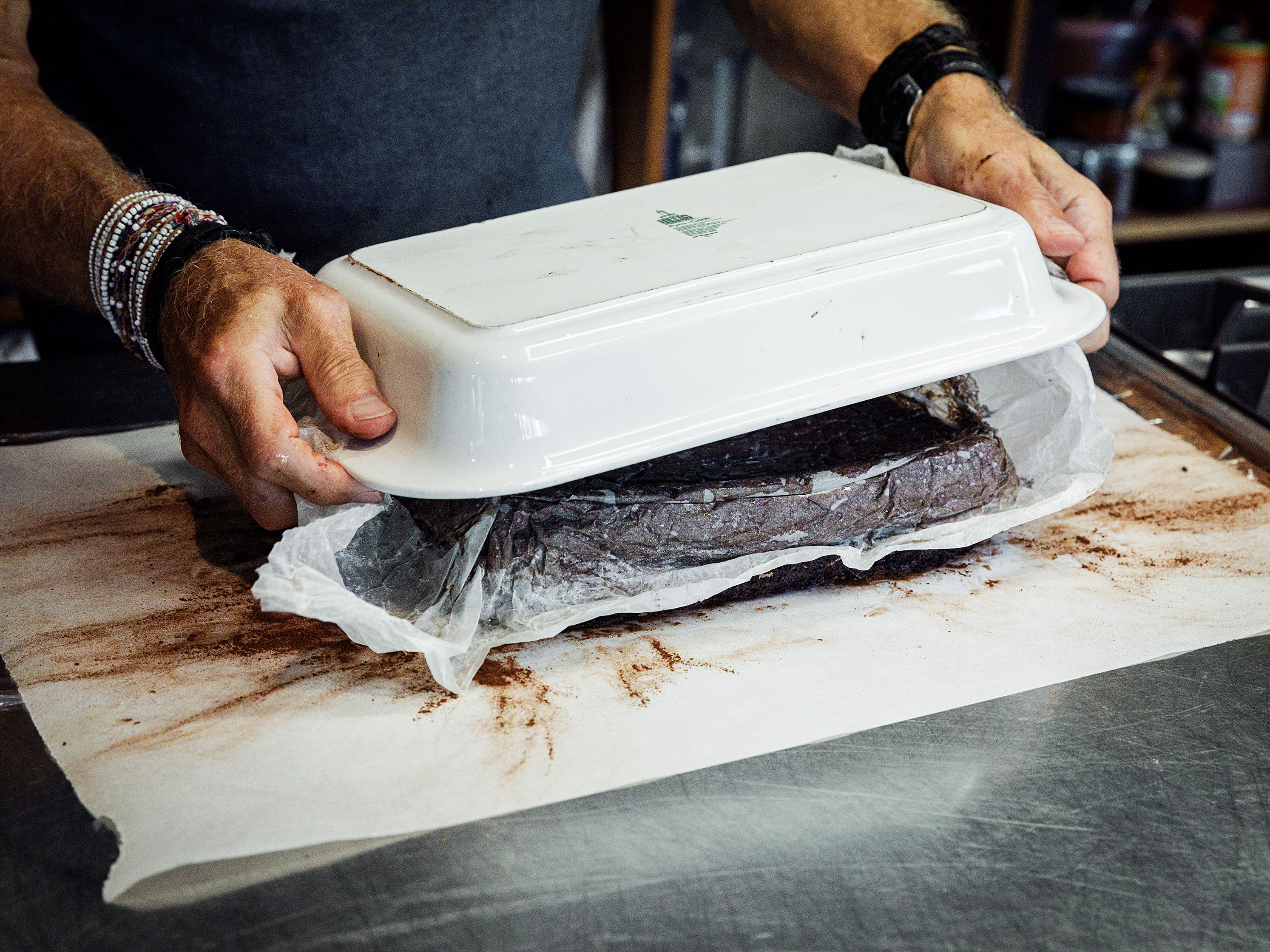 Schritt 3: Schokoladenmeringue für Glutenfreie Heidelbeer-Schokoladenmeringue-Roulade zubereiten 