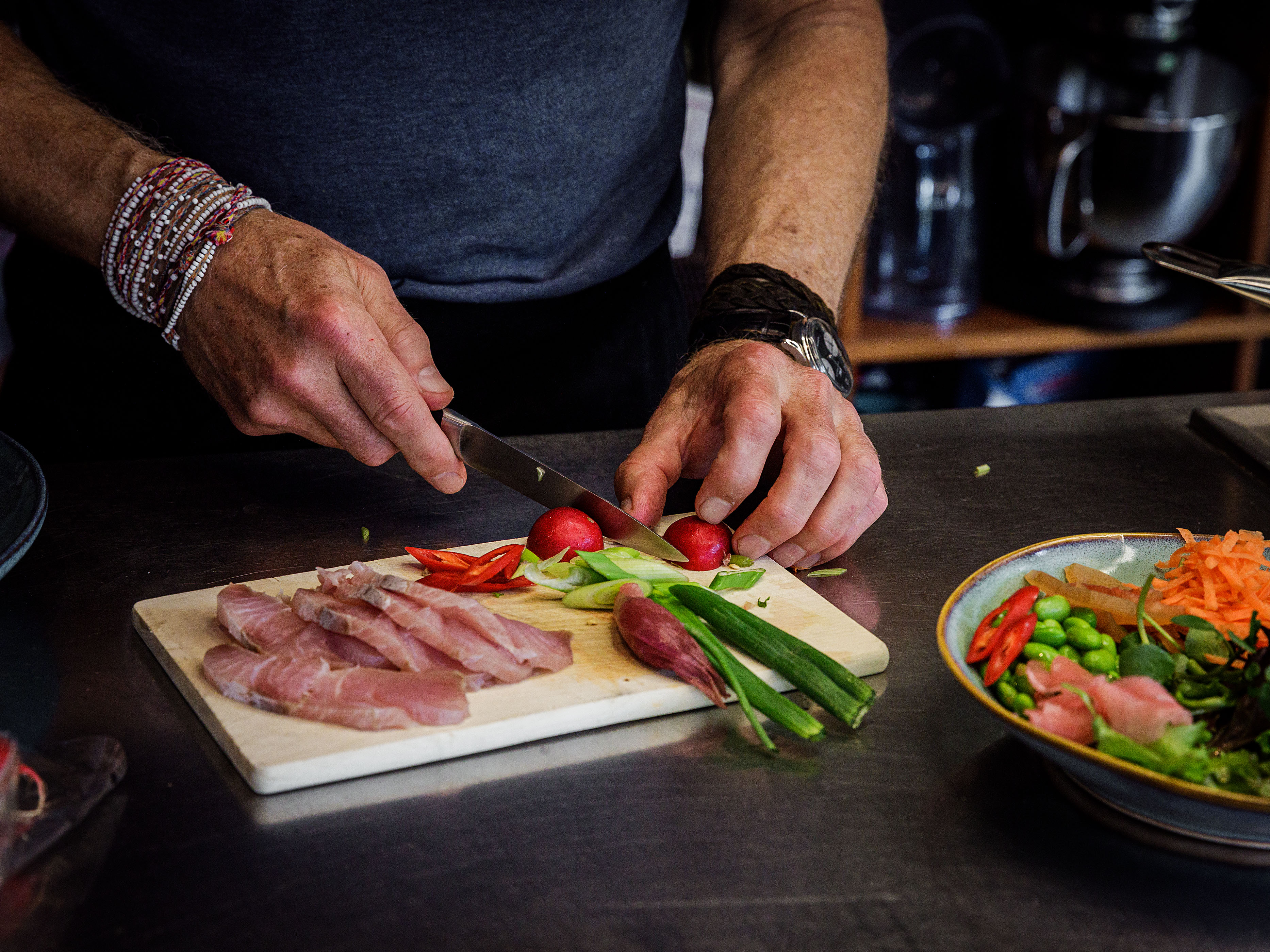 Schritt 4: Kombu Kingfish Poke Bowl anrichten